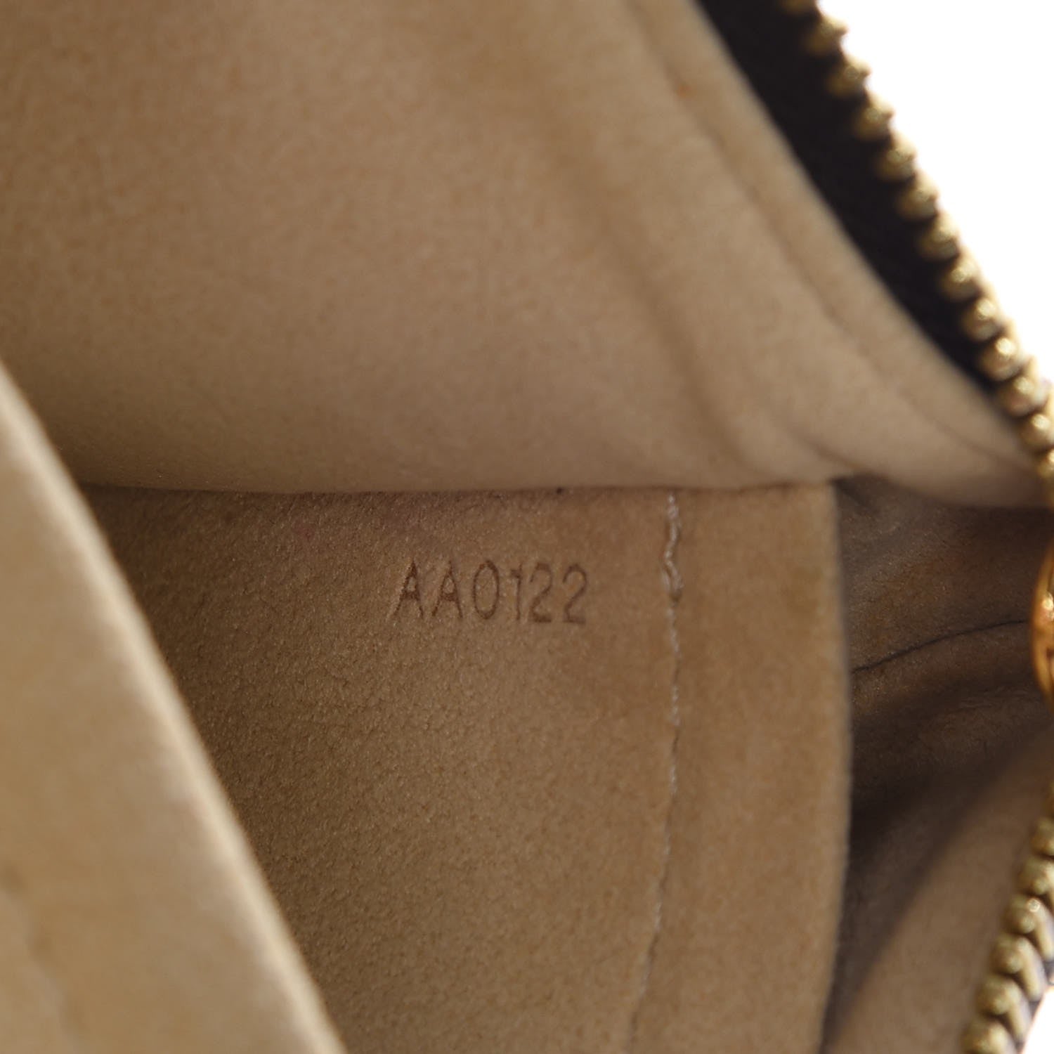 Louis Vuitton Monogram Pochette Milla MM 9 of 9