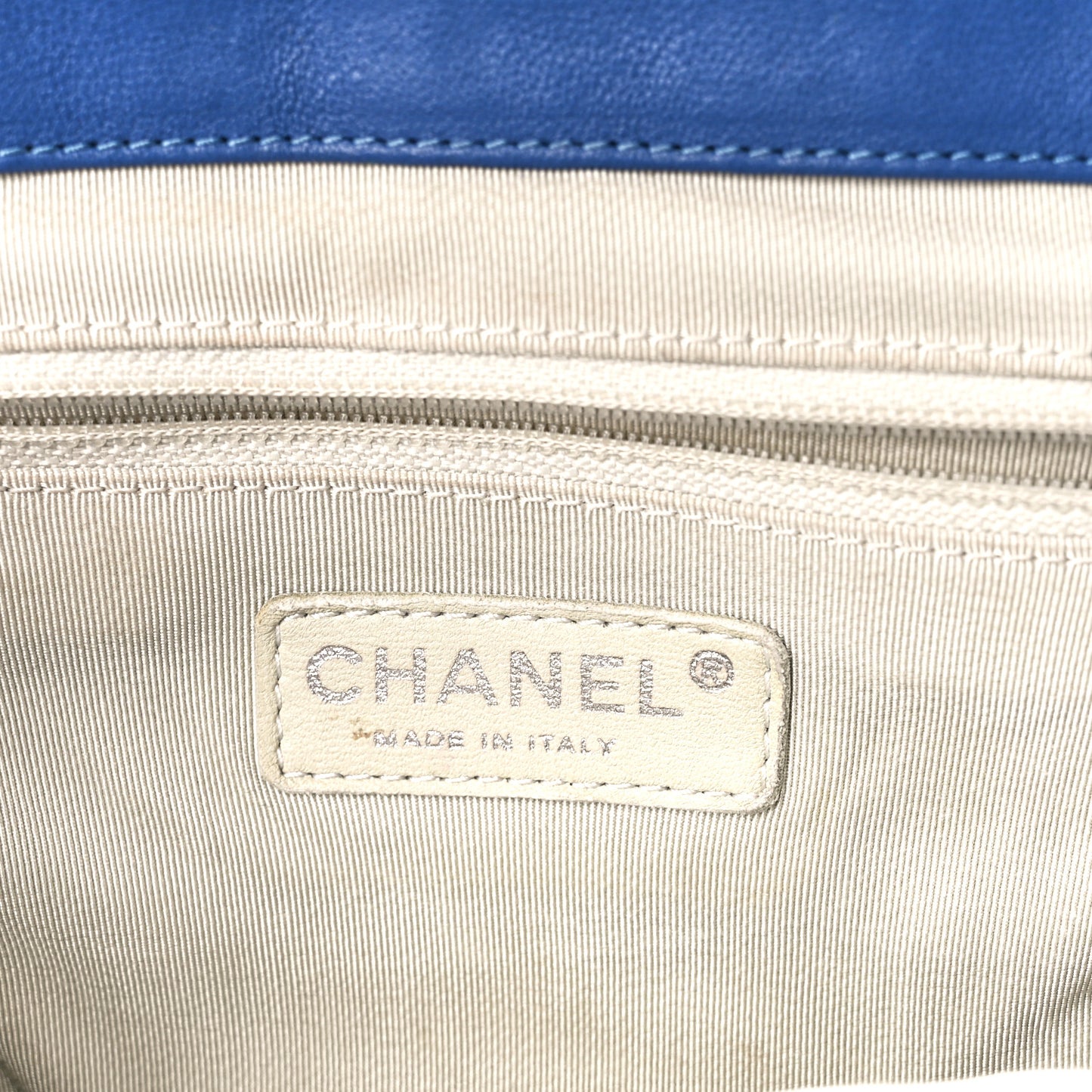 Washed Lambskin Quilted Medium Chain Around Messenger Blue