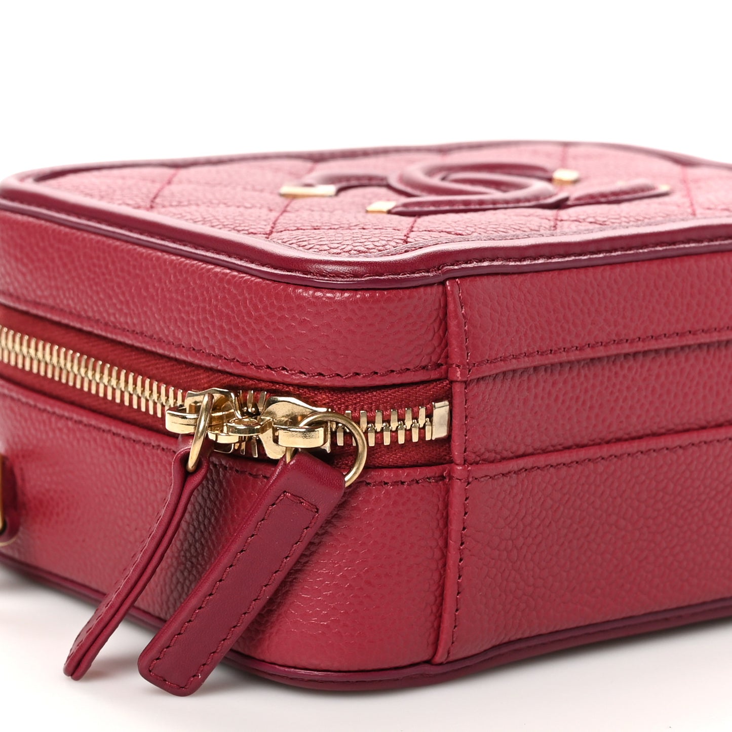 Caviar Quilted Small CC Filigree Vanity Case Burgundy
