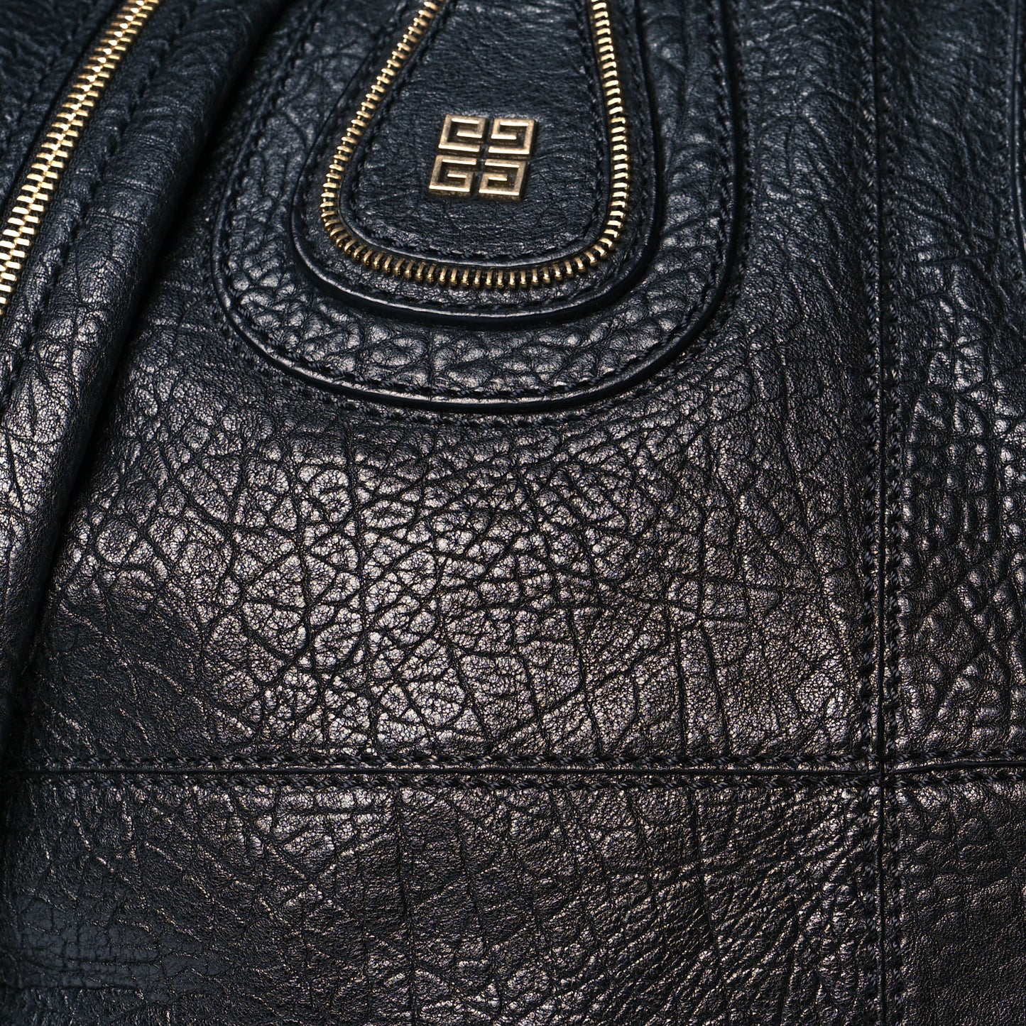 Pebbled Lambskin Zip Animation Medium Nightingale Black