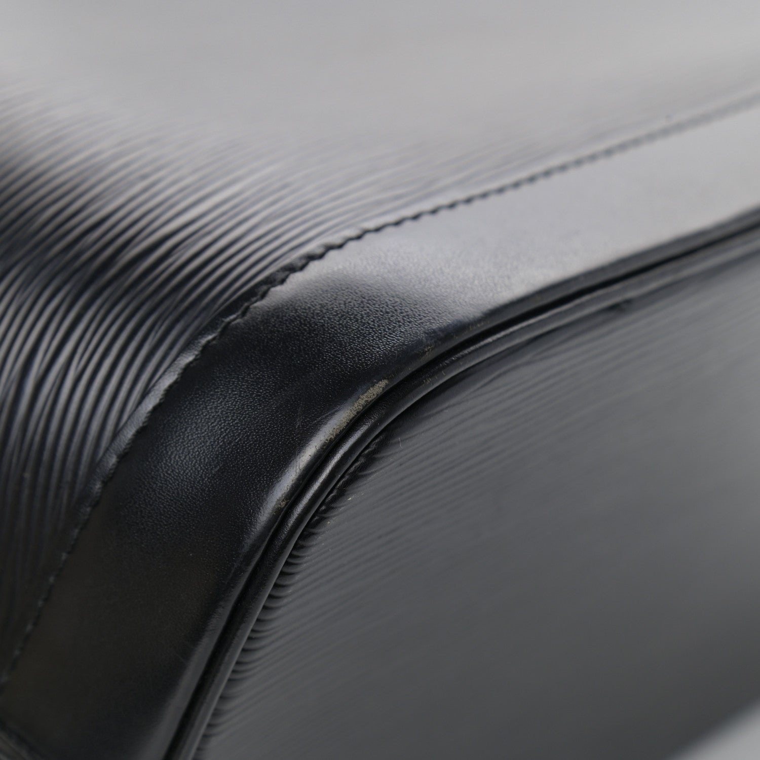 Louis Vuitton Epi Alma PM Black 8 of 13