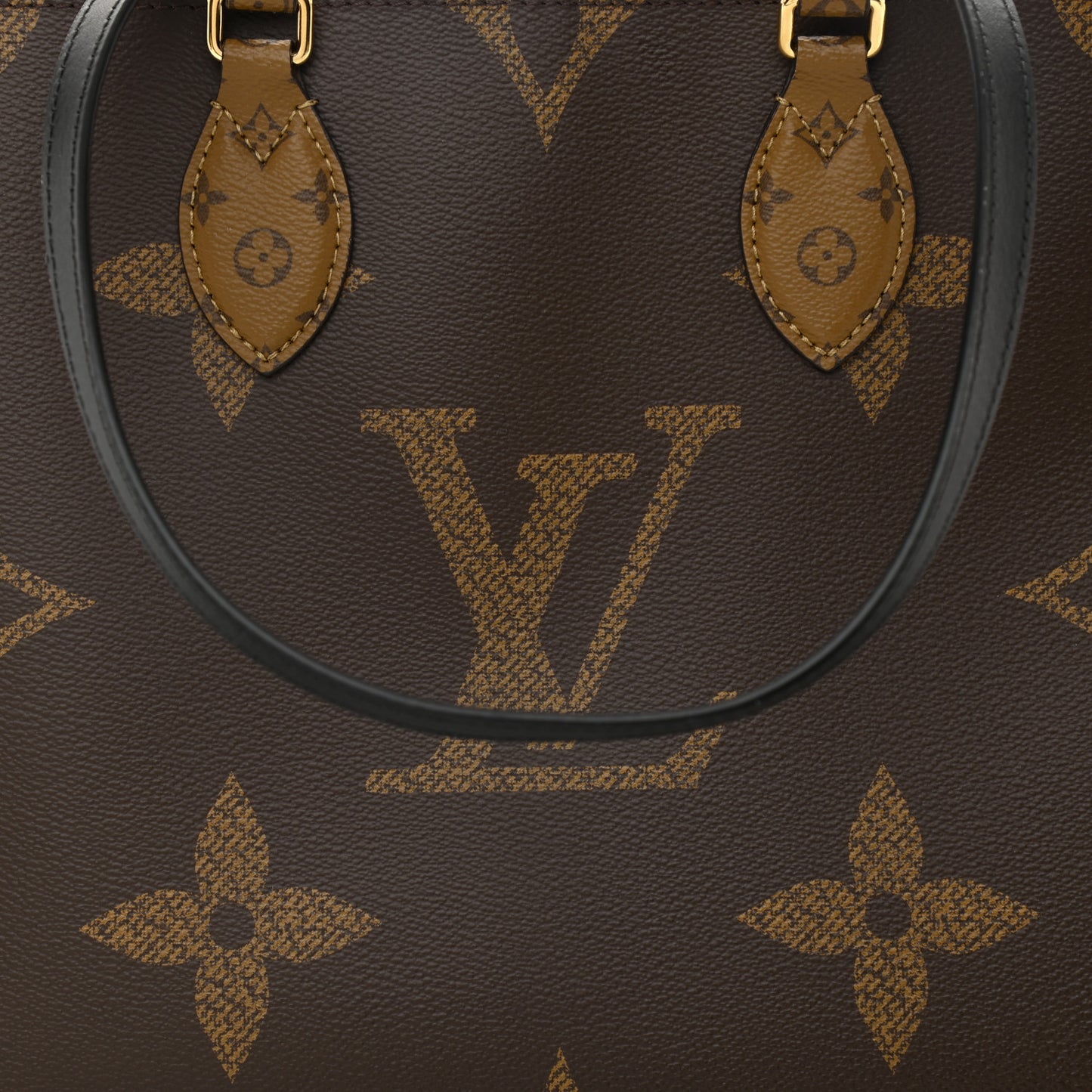 Reverse Monogram Giant Onthego MM