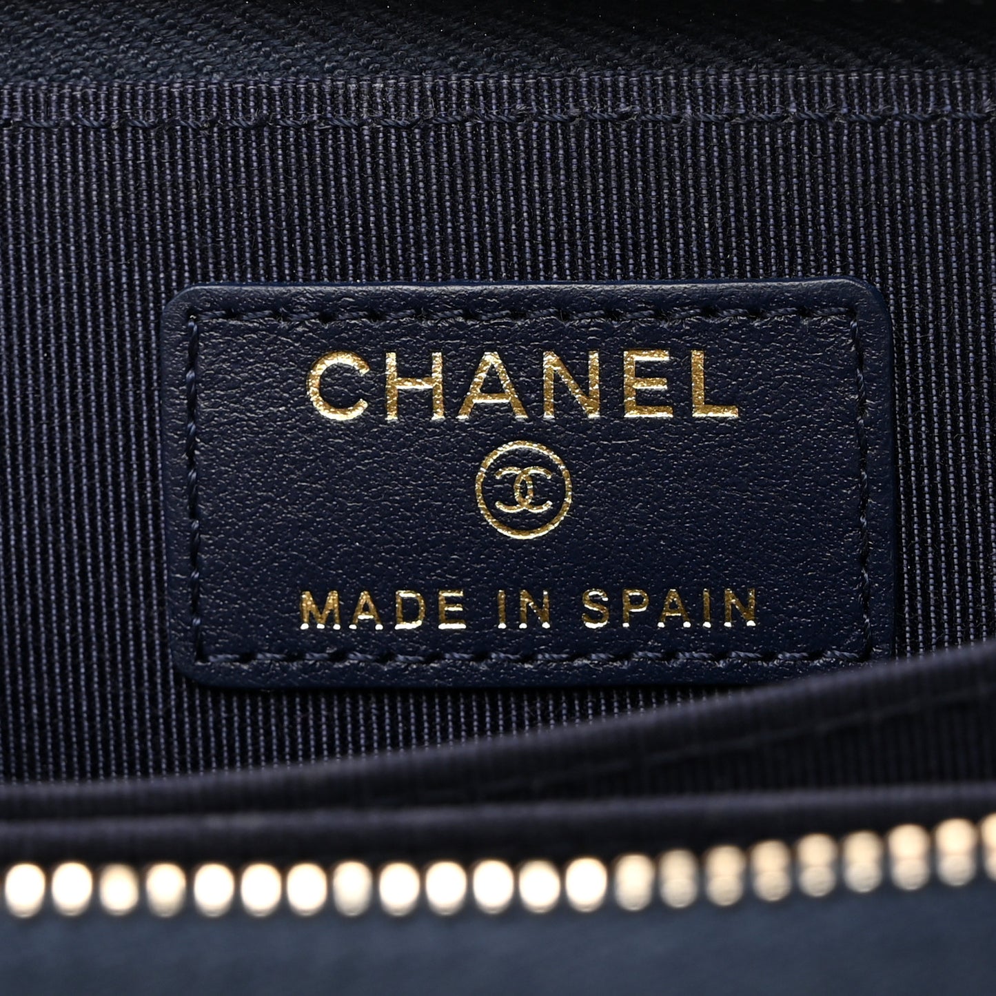 Caviar Quilted Zip Card Holder Navy