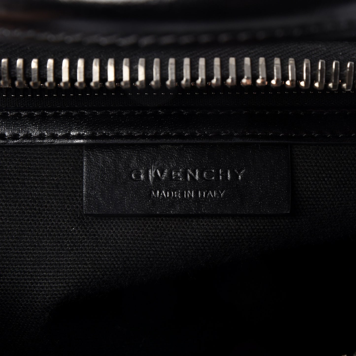 Shiny Lord Calfskin Medium Antigona Black