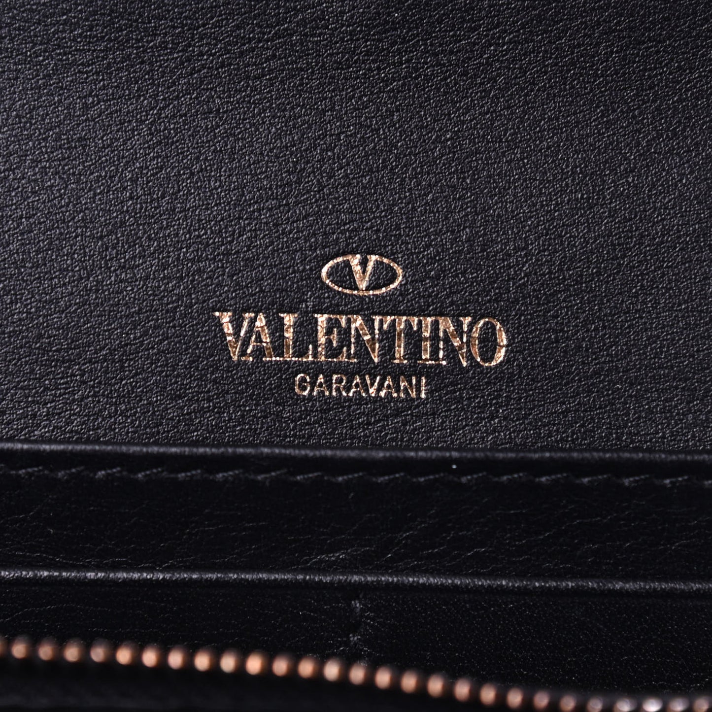Vitello Rockstud Flap Wallet on Chain Black