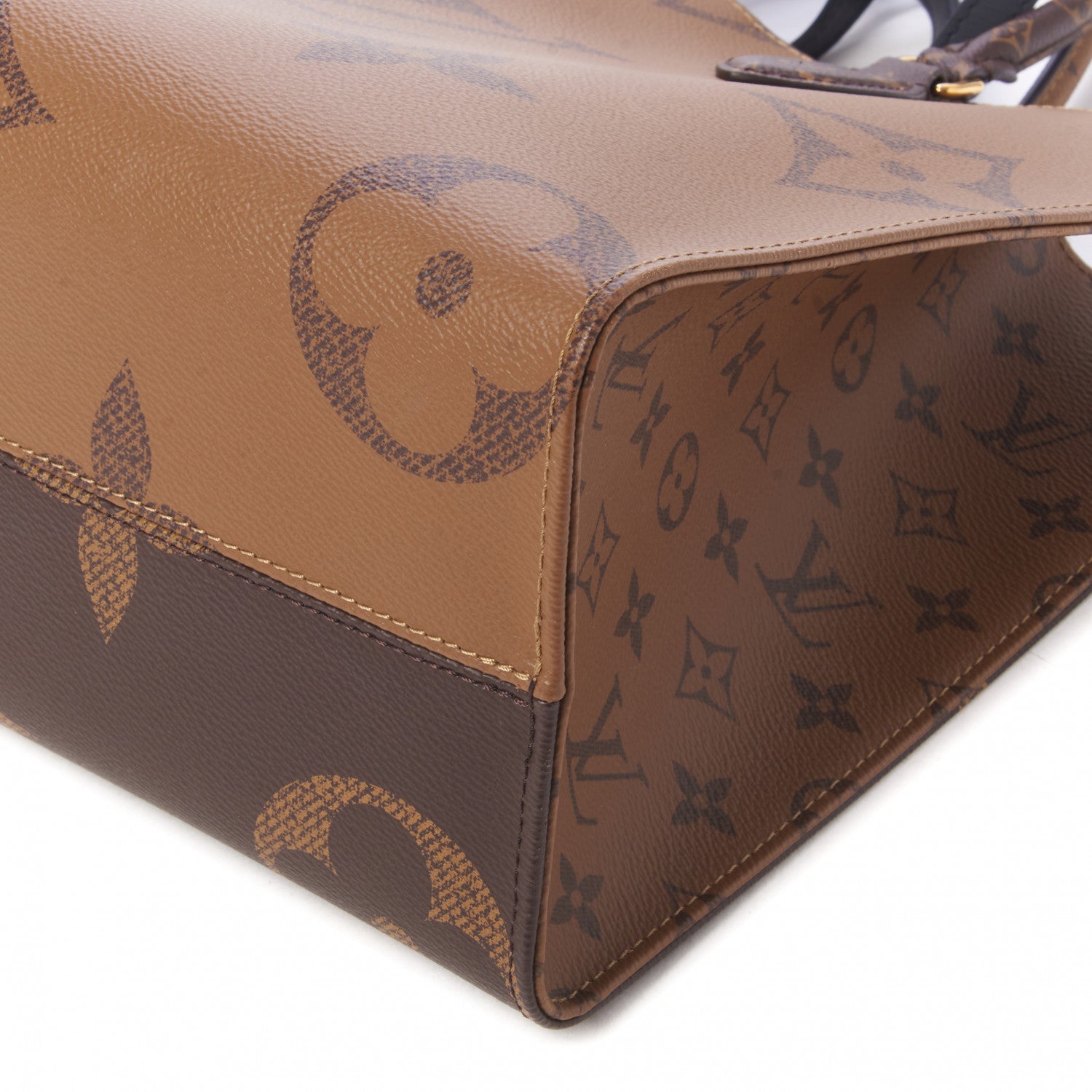 Louis Vuitton Reverse Monogram Giant Onthego MM 5 of 8