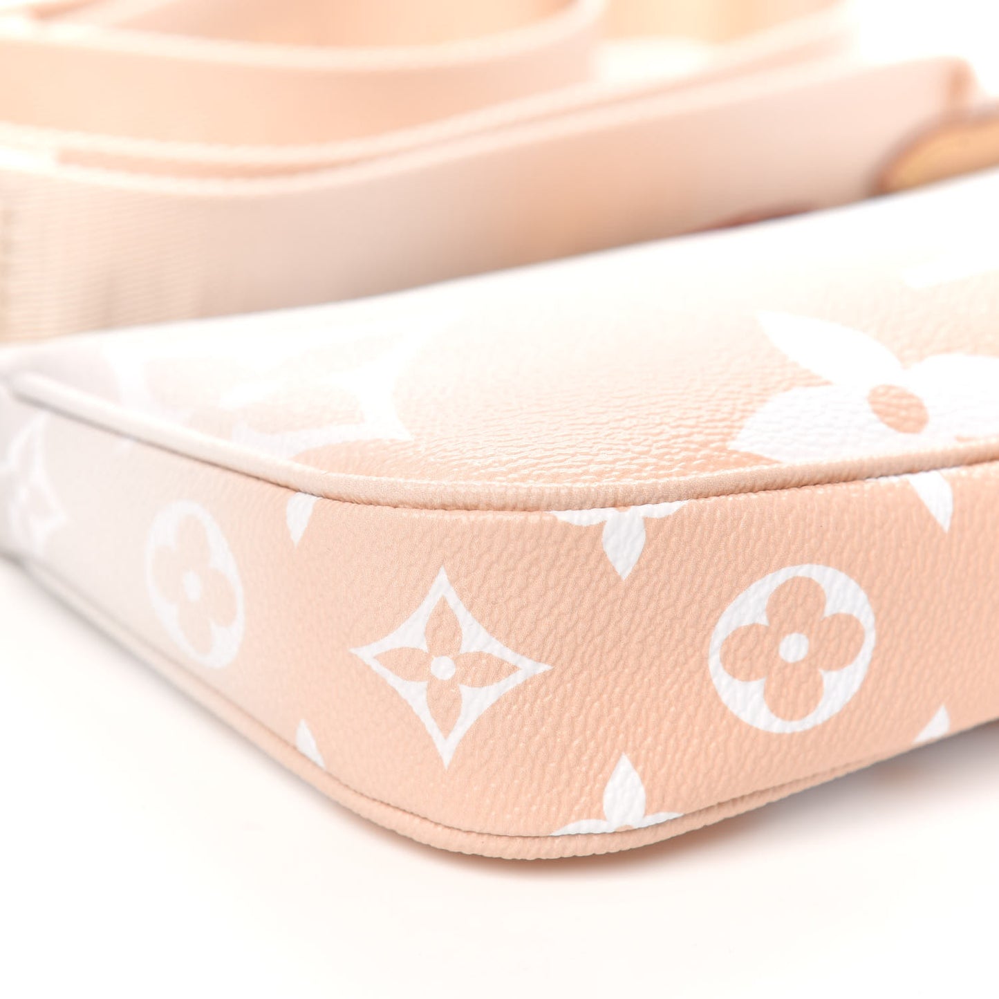 Monogram Giant By The Pool Multi Pochette Accessories Brume