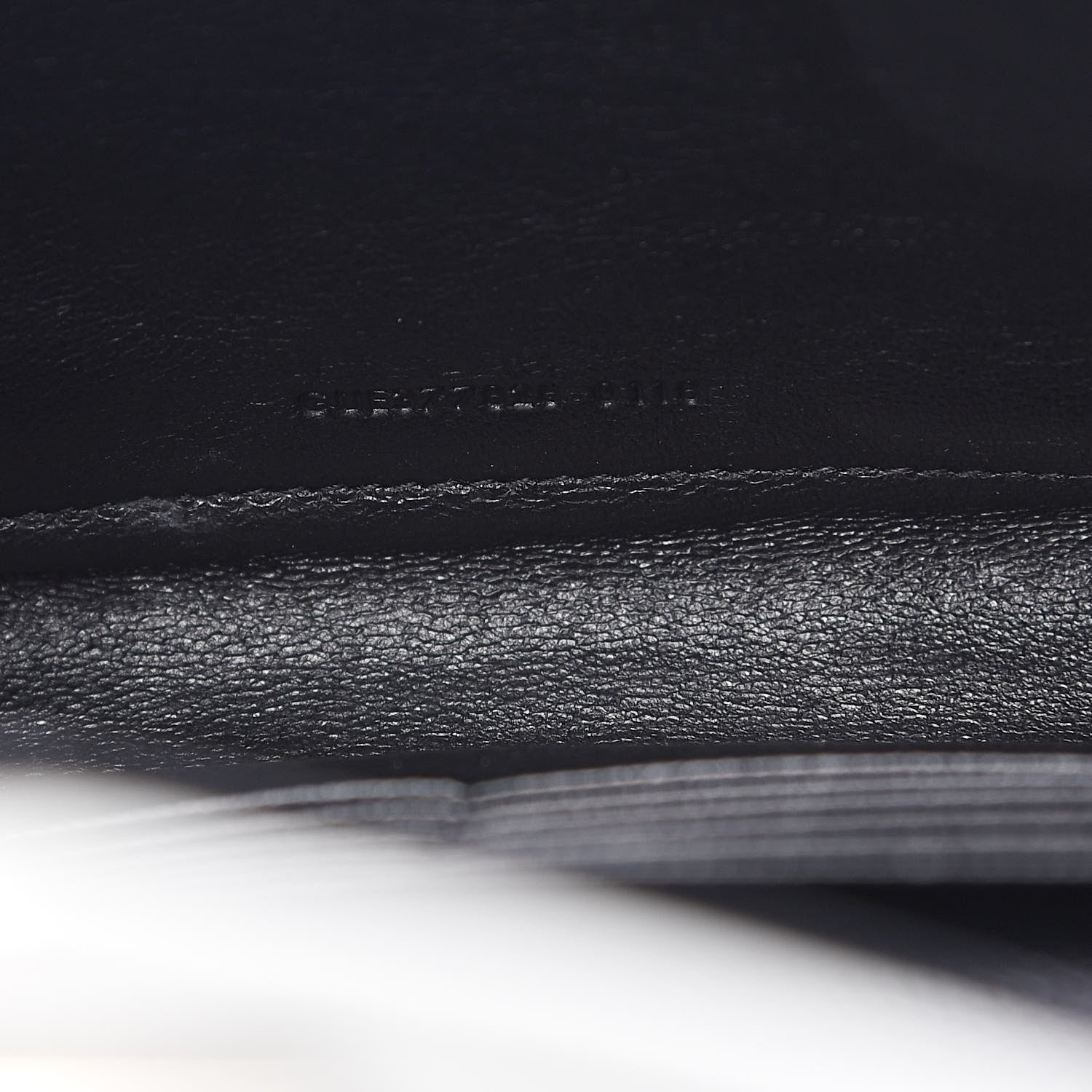 Saint Laurent Grain De Poudre Matelasse Bi-Color Chevron Monogram Chain Wallet White Black 9 of 9