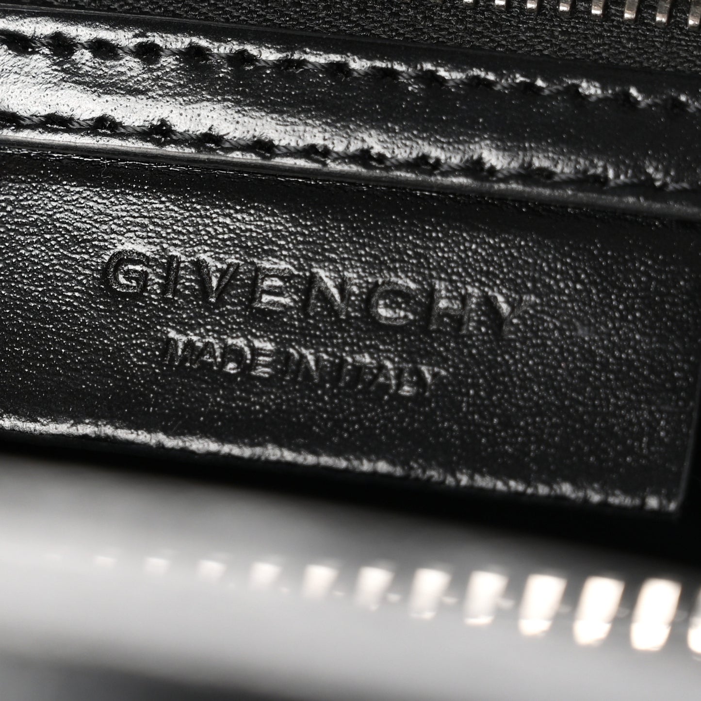 Shiny Lord Calfskin Medium Antigona Black