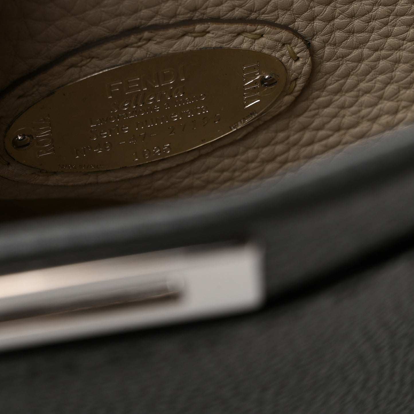 Cuoio Romano Selleria Bi-Color Medium Peekaboo Iconic Satchel Asfalto Latte