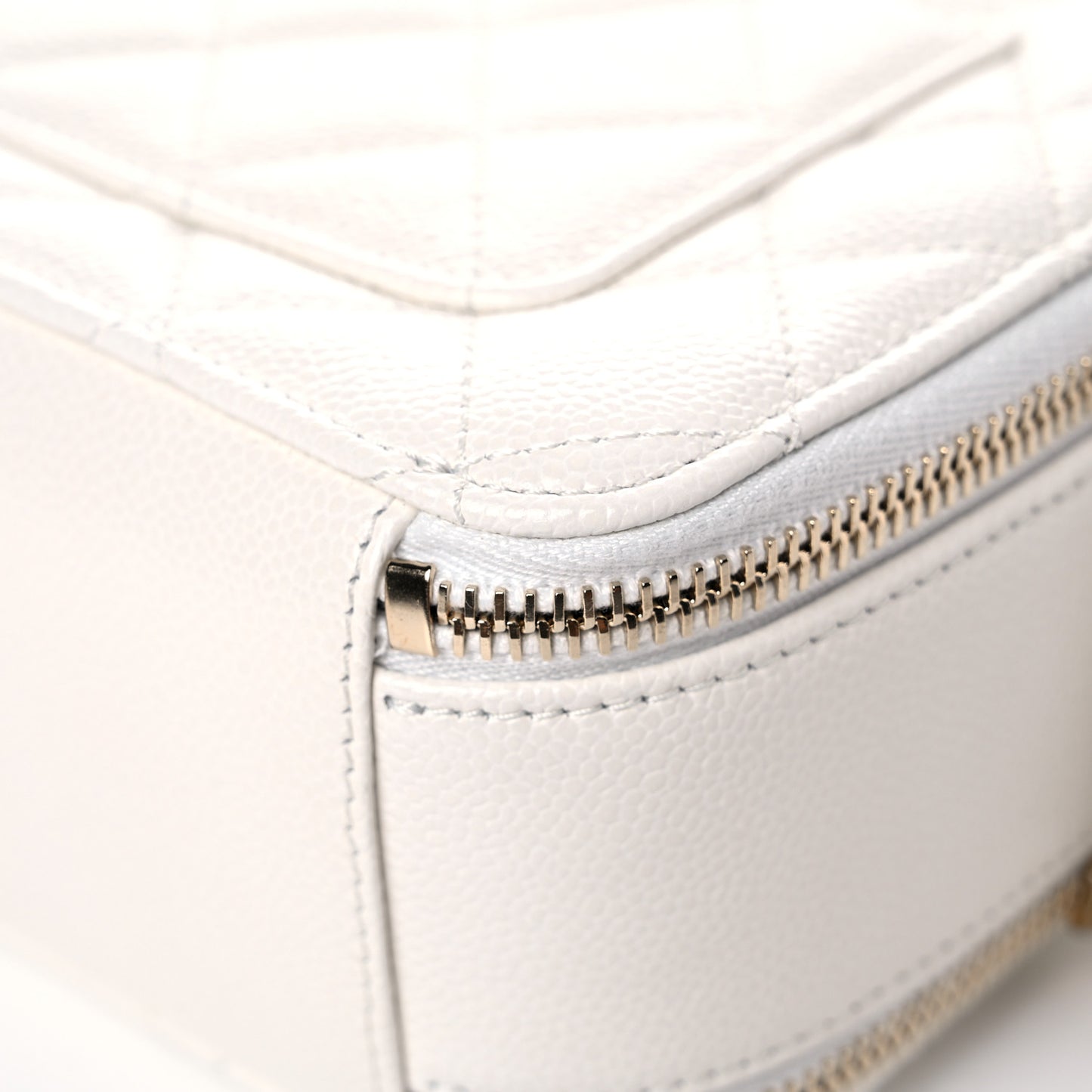 Caviar Quilted Mini Pick Me Up Vanity Case White