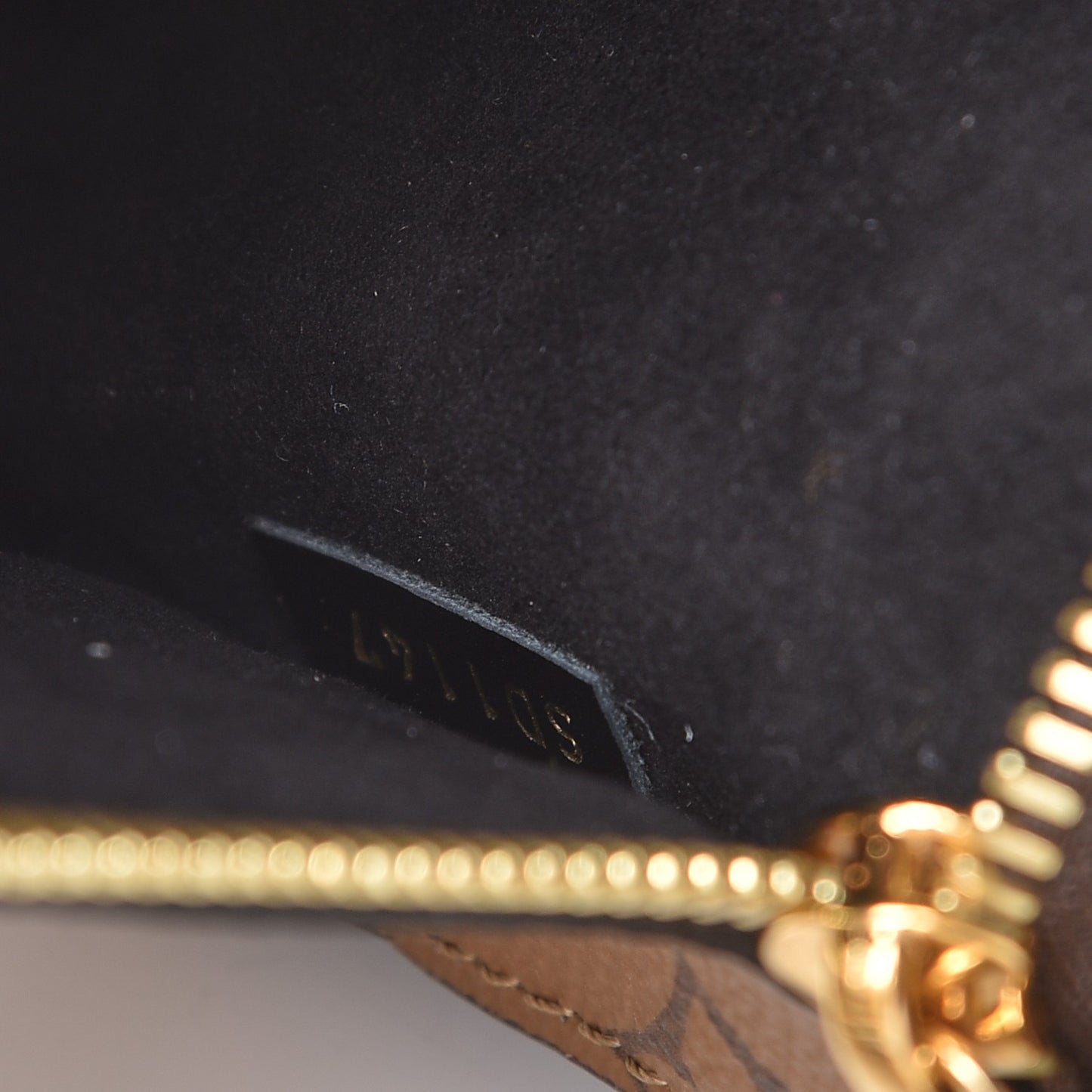 Reverse Monogram Pochette Metis