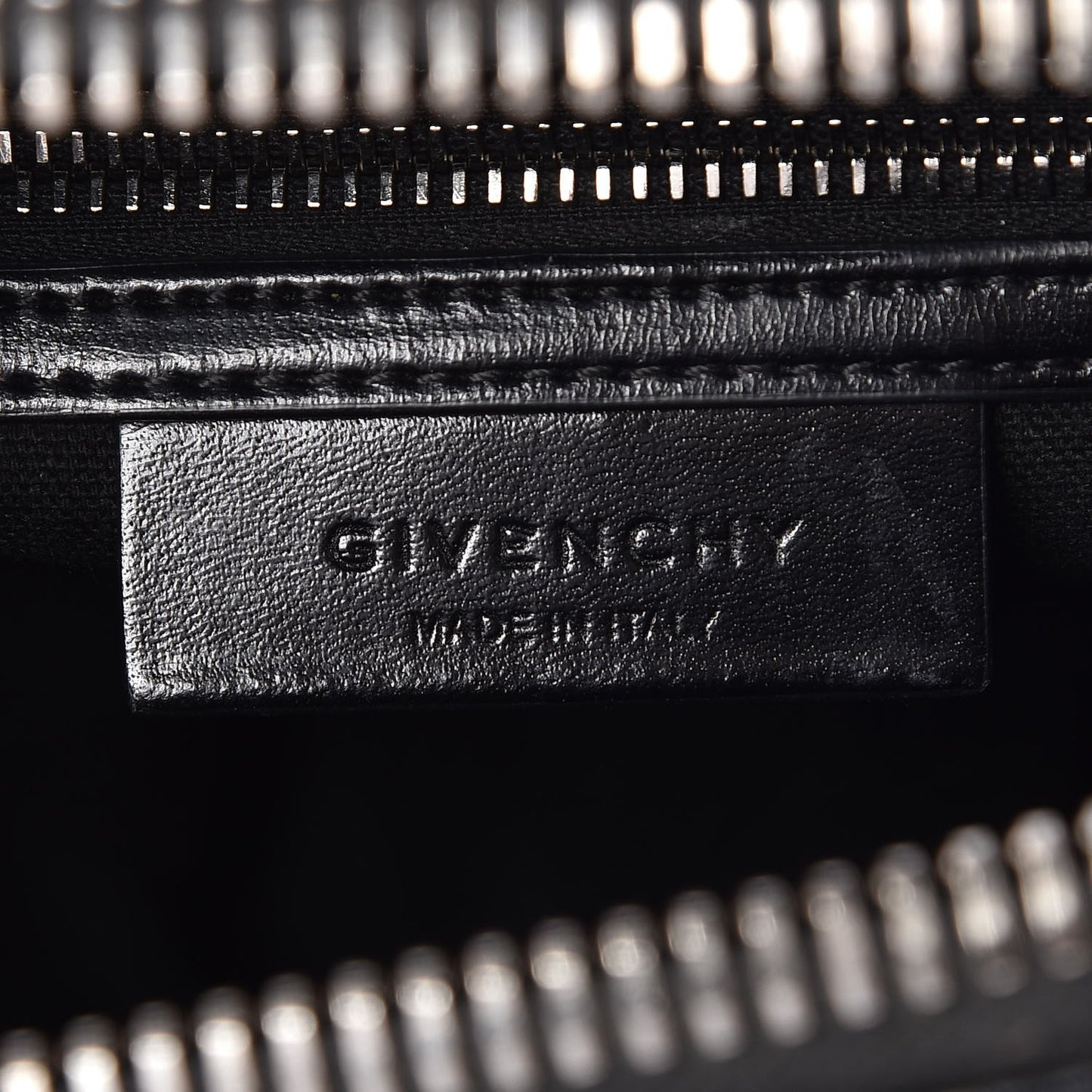 Shiny Lord Calfskin Medium Antigona Black