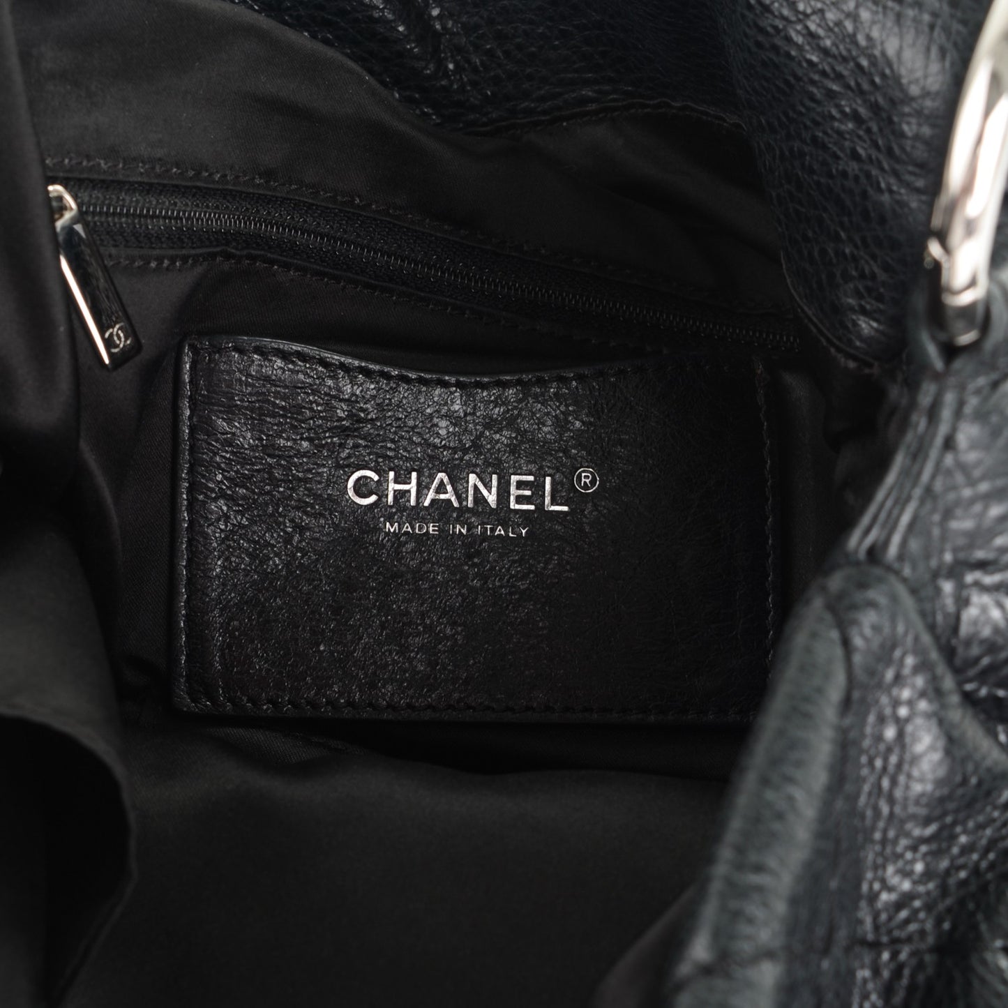 Glazed Calfskin Stitched XL On The Road Flap Black