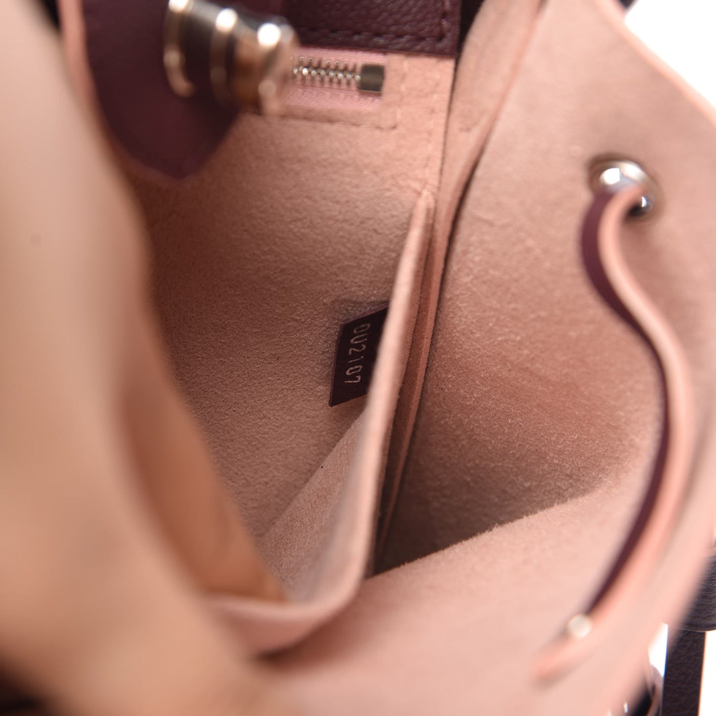 Calfskin Lockme Bucket Prune