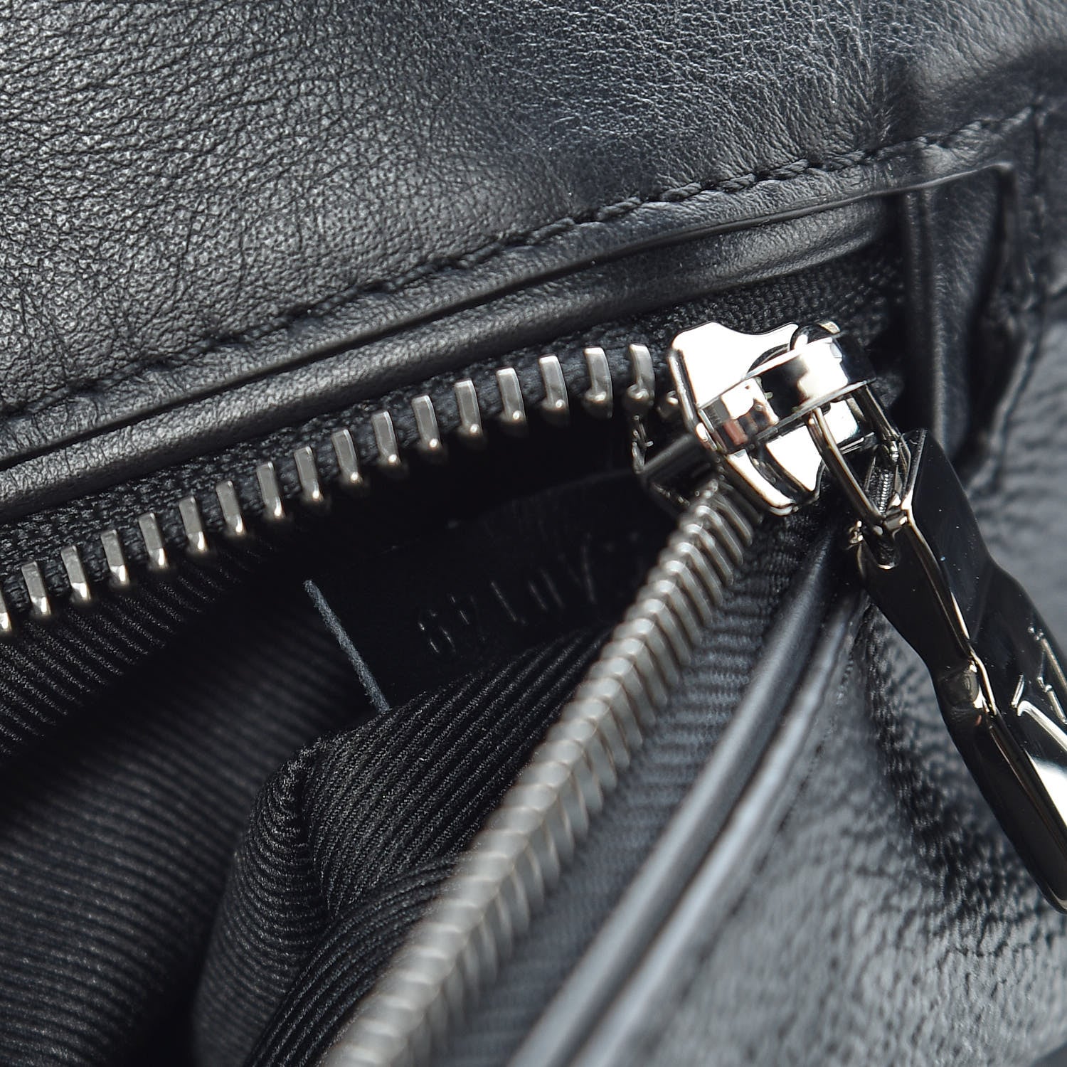 Louis Vuitton Monogram Eclipse Discovery Bumbag 9 of 10