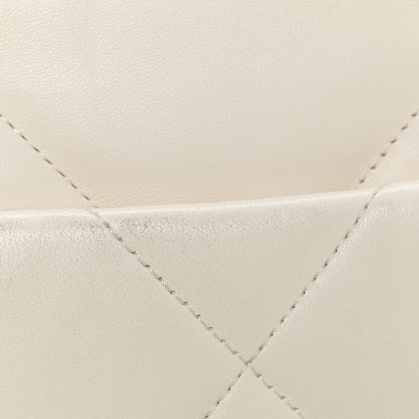 Lambskin Quilted Medium Chanel 19 Flap White