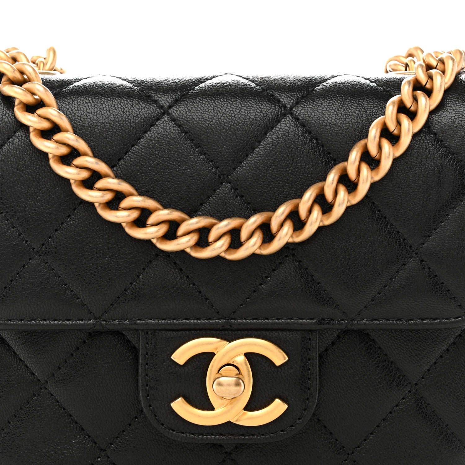 CHANEL 　キルティングミニバッグ Chanel Shiny Goatskin Quilted Mini Chain Strap Flap Black 1871338
