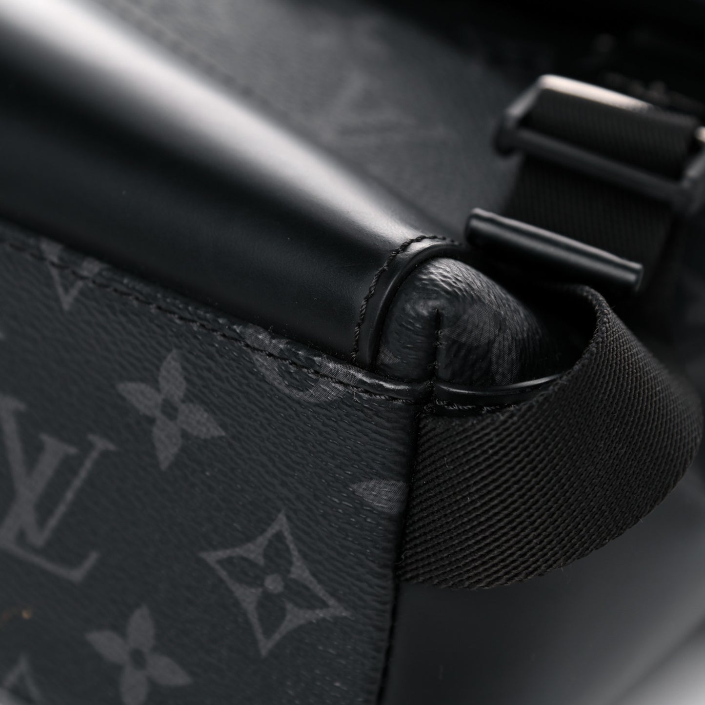 Monogram Eclipse Voyager PM Messenger