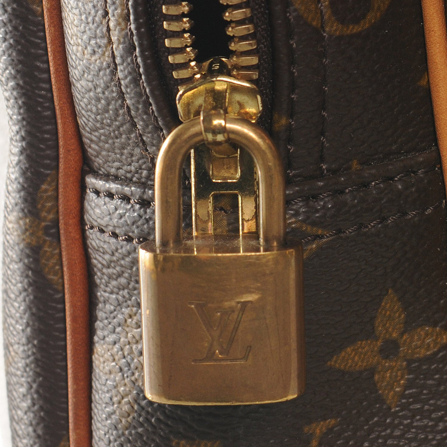 Louis Vuitton Monogram Reporter GM 7 of 8