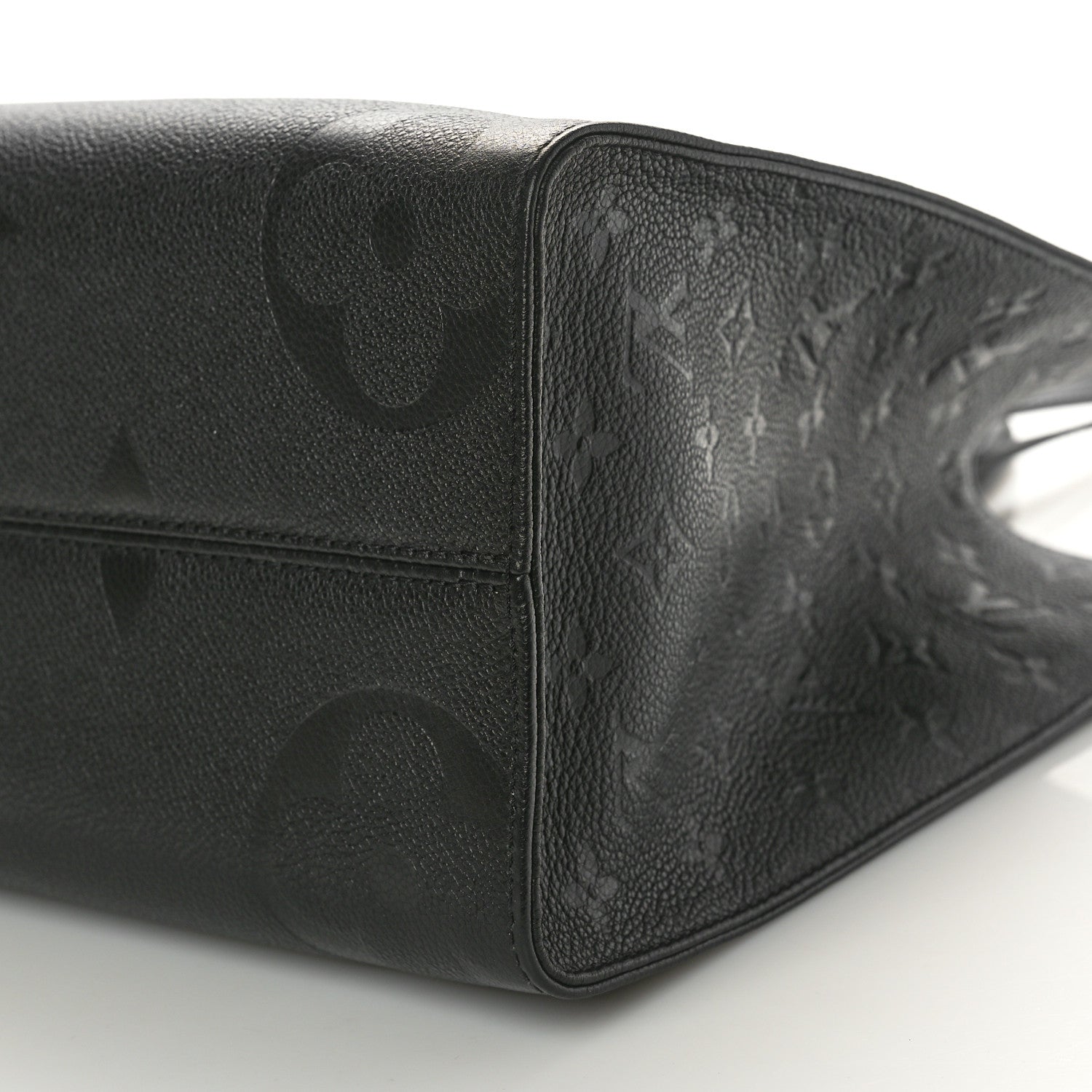 Louis Vuitton Empreinte Monogram Giant OnTheGo MM Black 9 of 9