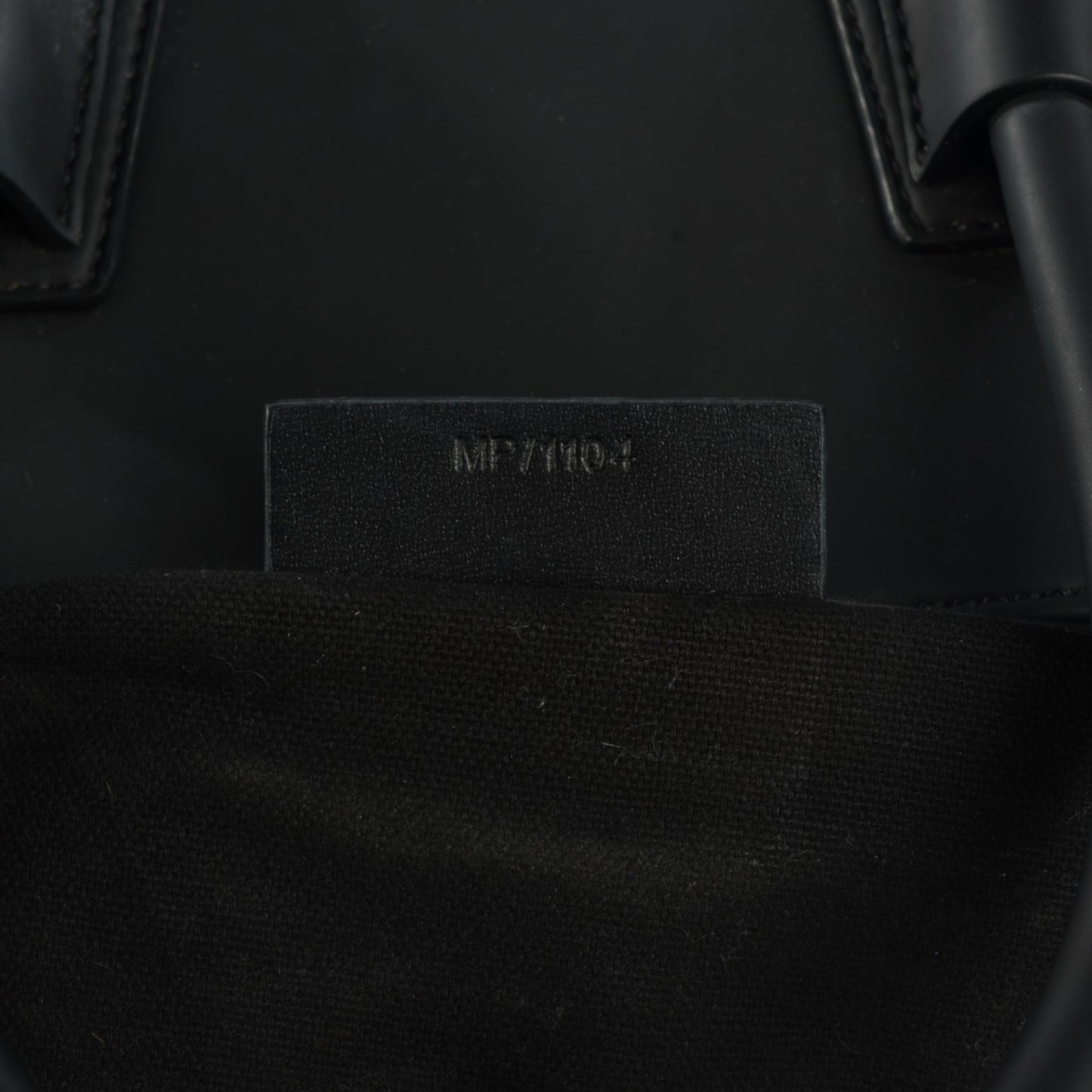 Rubber Effect Calfskin Medium Antigona Black
