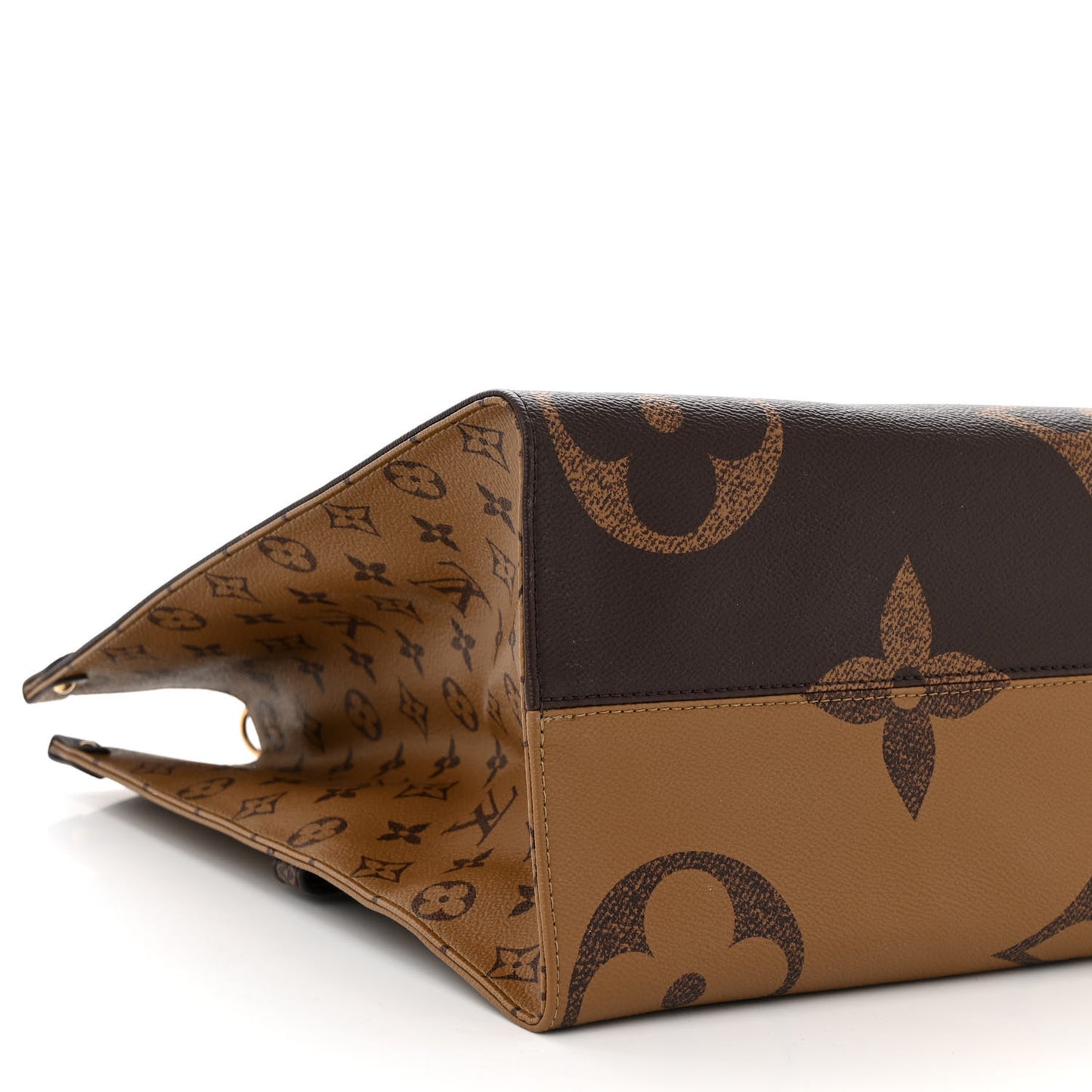 Reverse Monogram Giant Onthego Voyage
