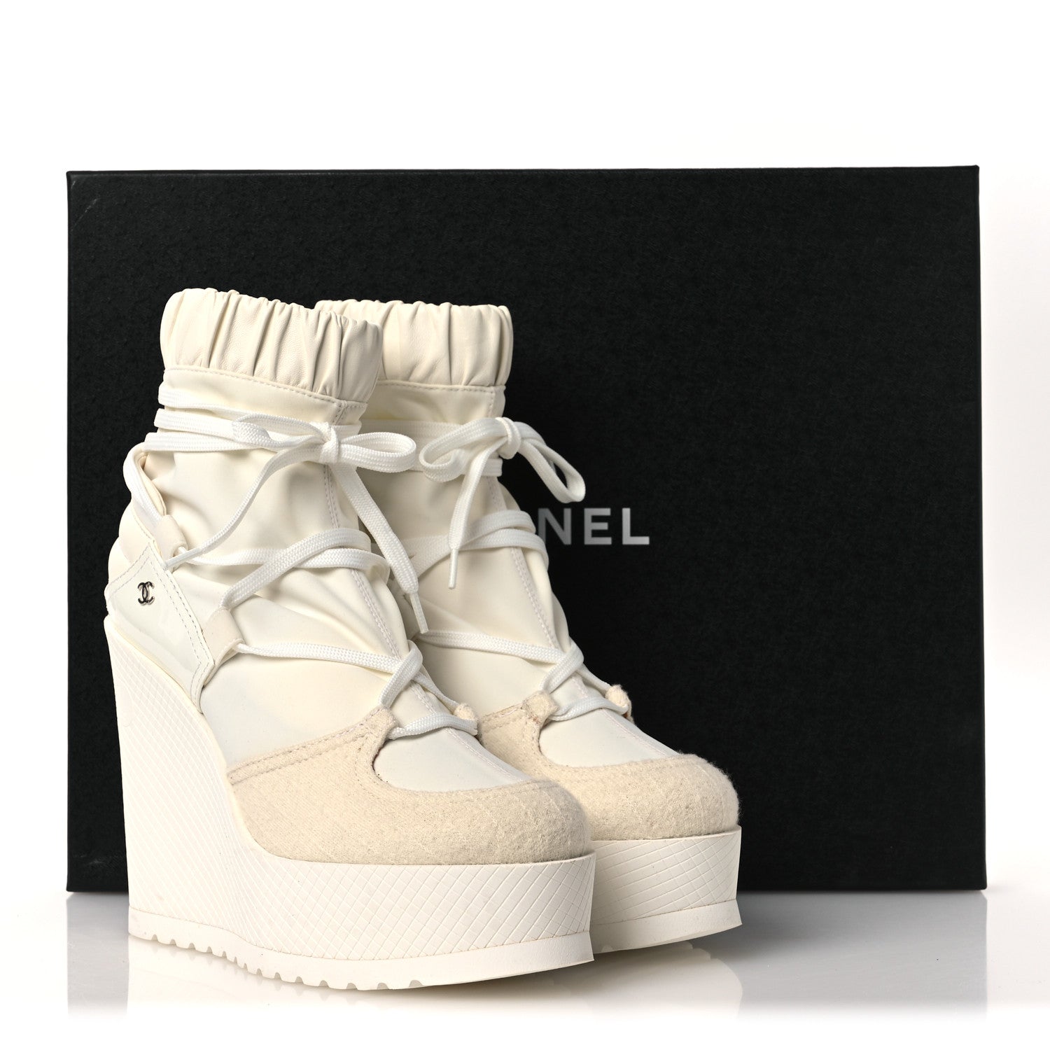 CHANEL ブーツ Chanel Tweed Patent Calfskin Runway Wedge Short Platform Boots 38