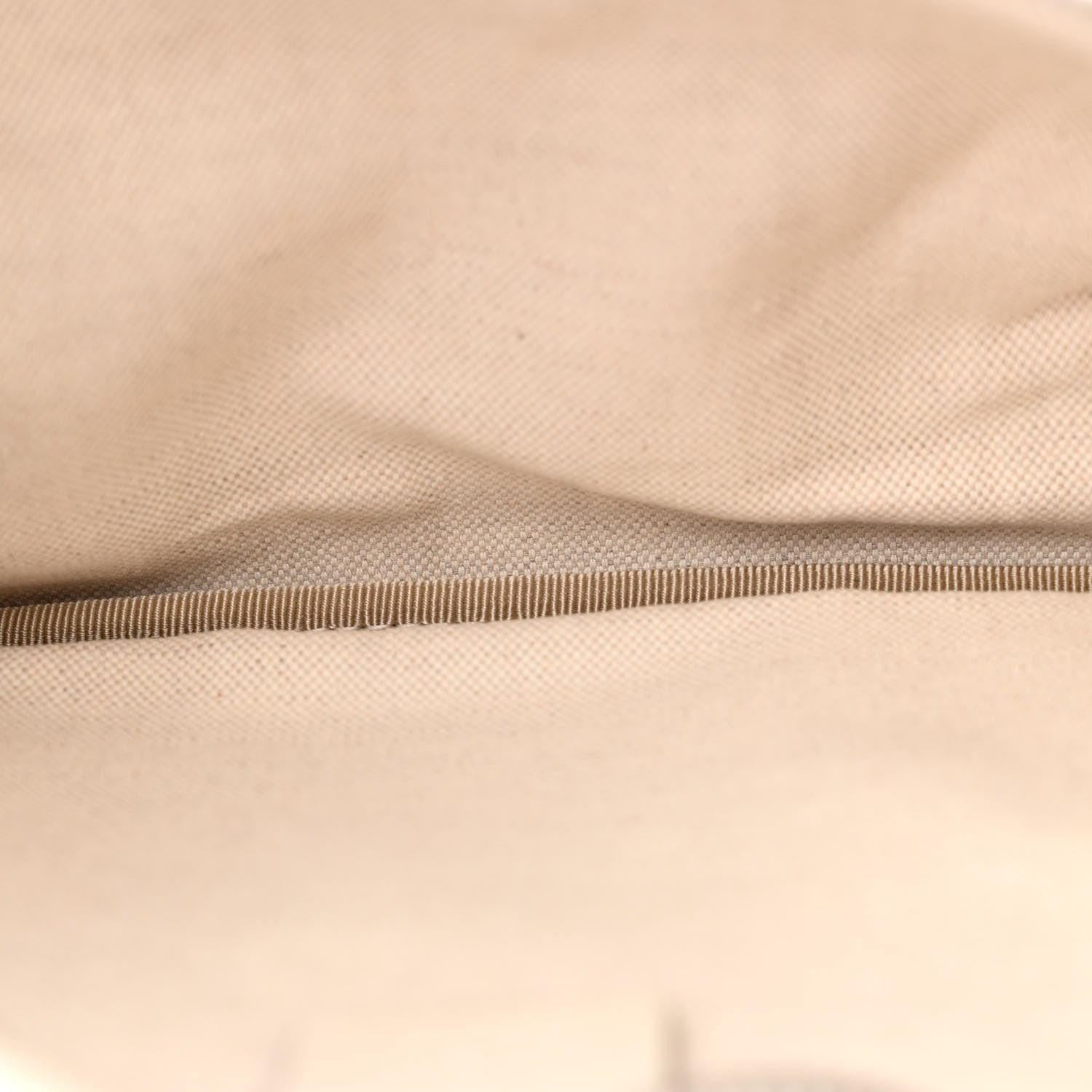 Gucci Grained Calfskin Logo Belt Bag White 5 of 10
