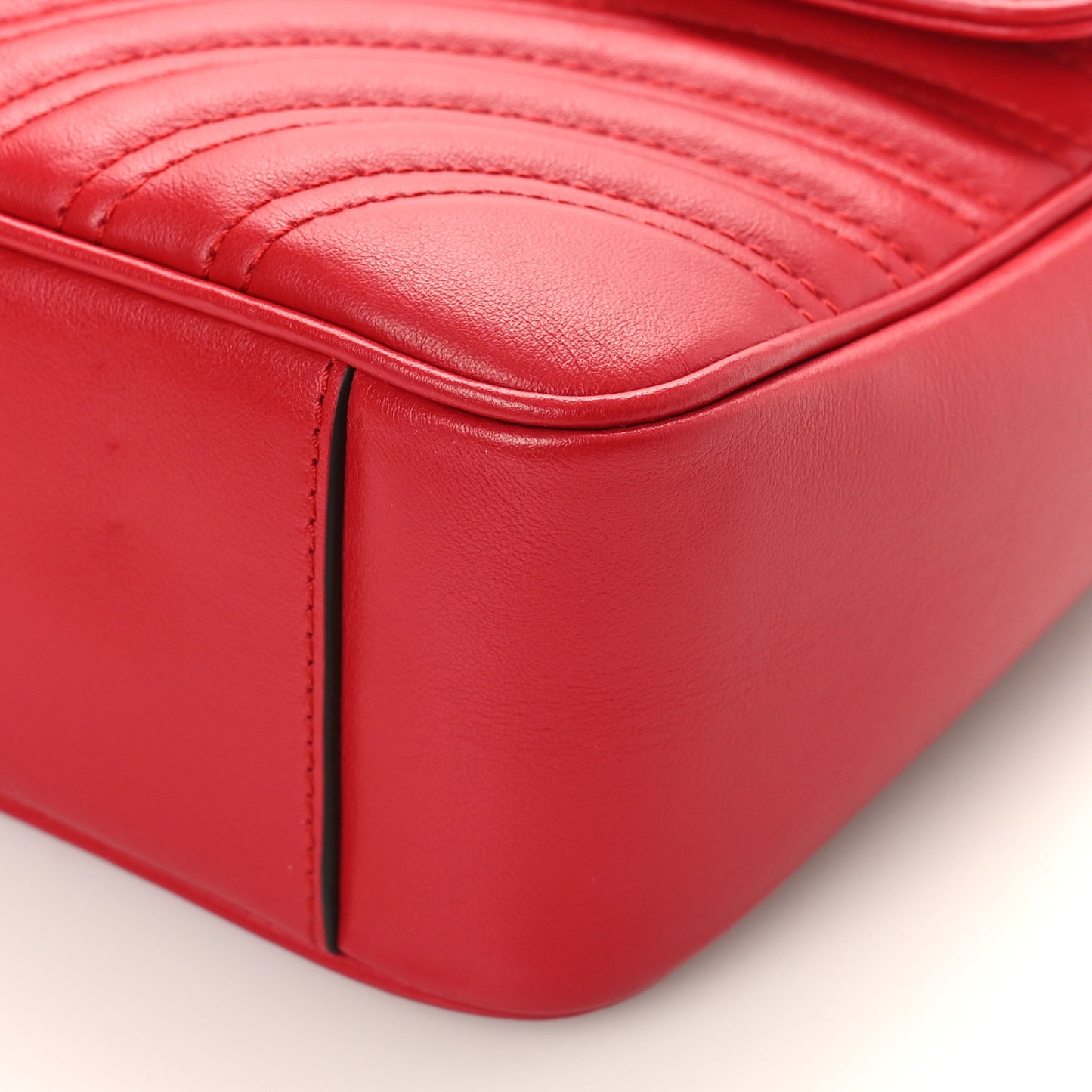 Calfskin Matelasse Small GG Marmont Shoulder Bag Hibiscus Red