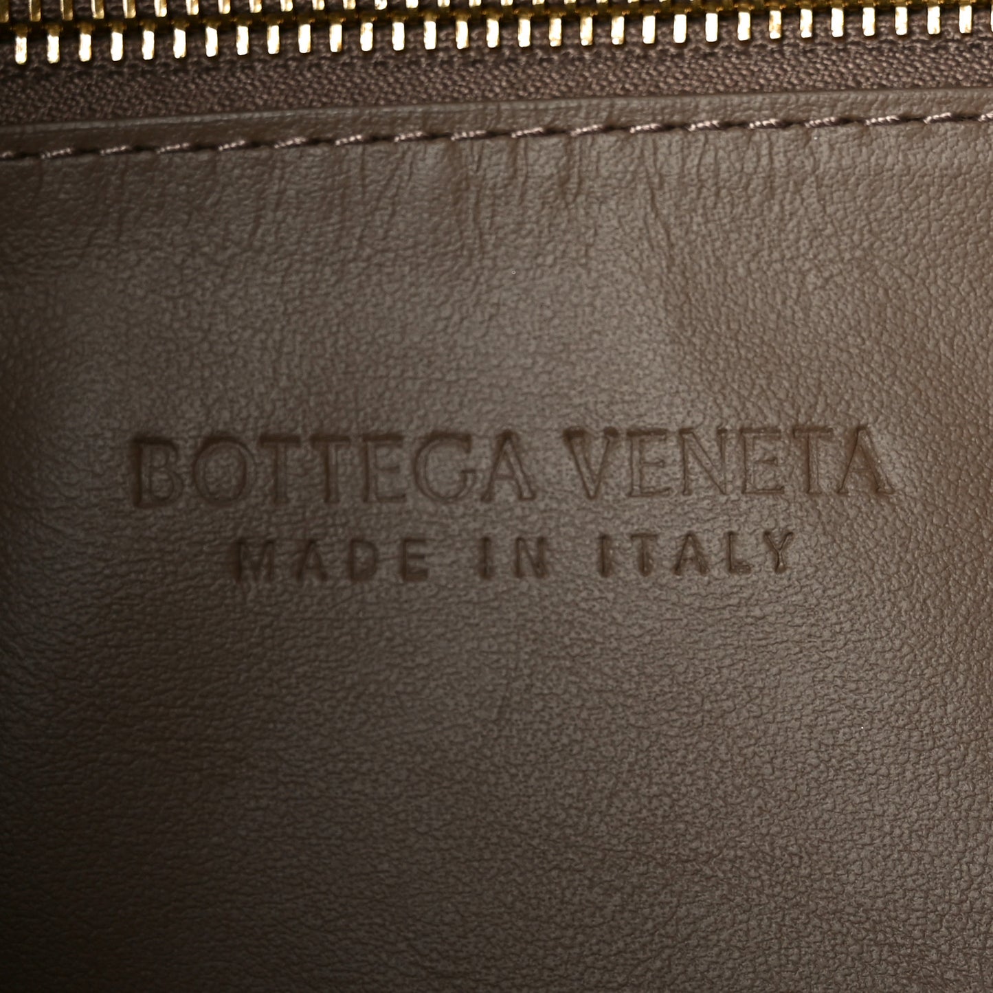 Calfskin Intrecciato Small Hop Pinecone