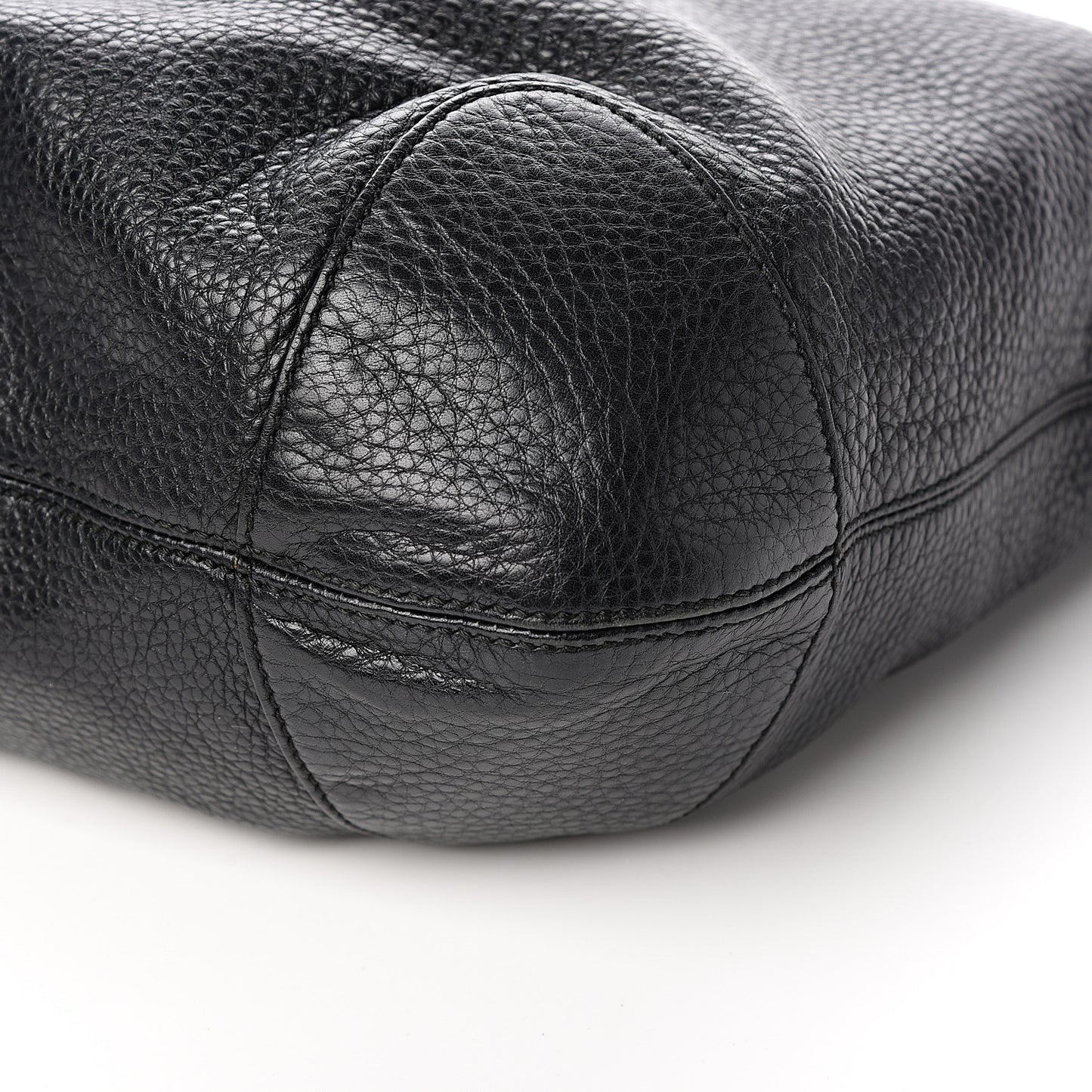 Pebbled Calfskin Medium Soho Chain Hobo Black