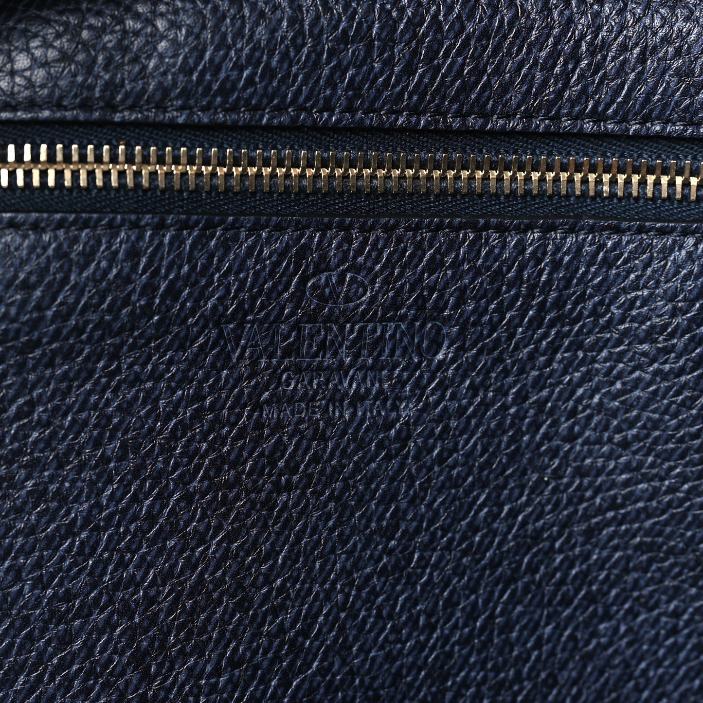 Pebbled Calfskin Medium Rockstud Tote Deep Denim