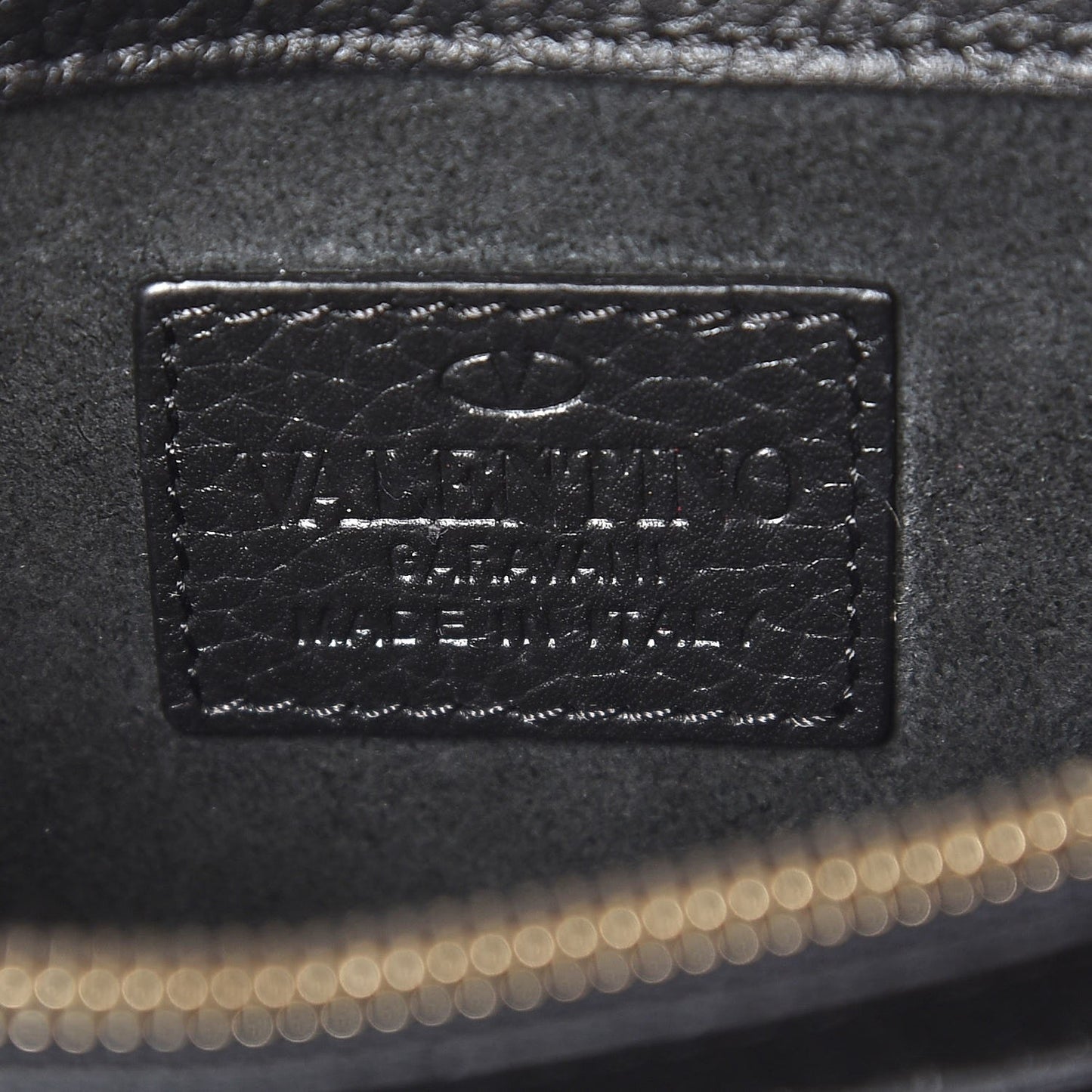 Pebbled Calfskin Rockstud Wallet on Chain Black