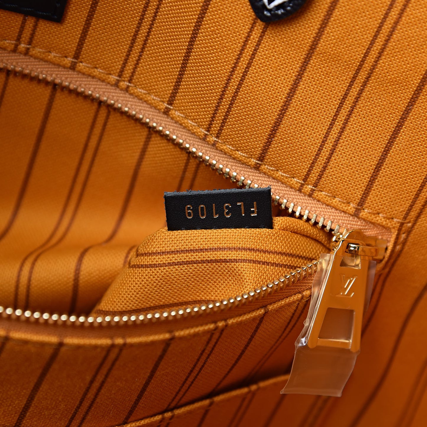 Monogram Giant Jungle Onthego GM Black