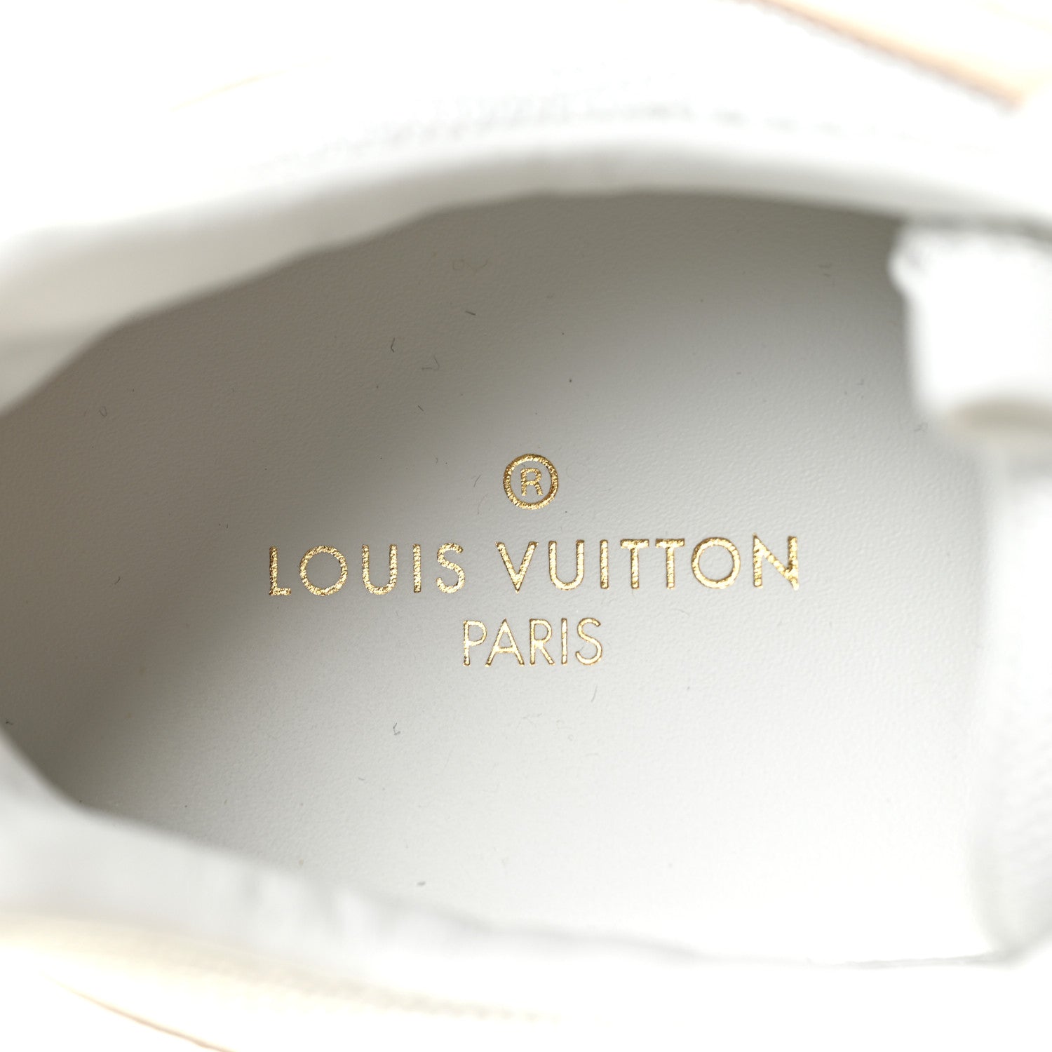 Louis Vuitton Calfskin Damier Azur Run Away Sneakers 40 White 9 of 10