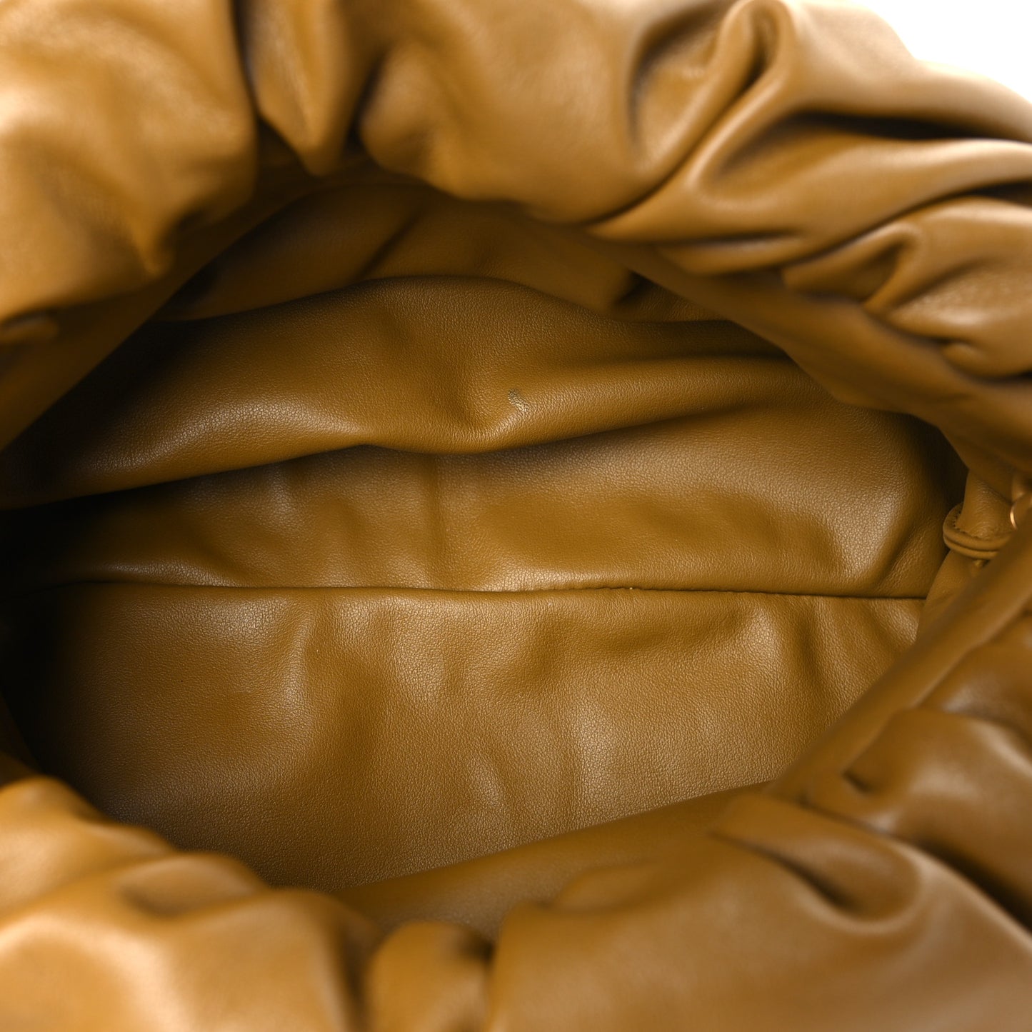 Calfskin The Pouch Chain Cammello