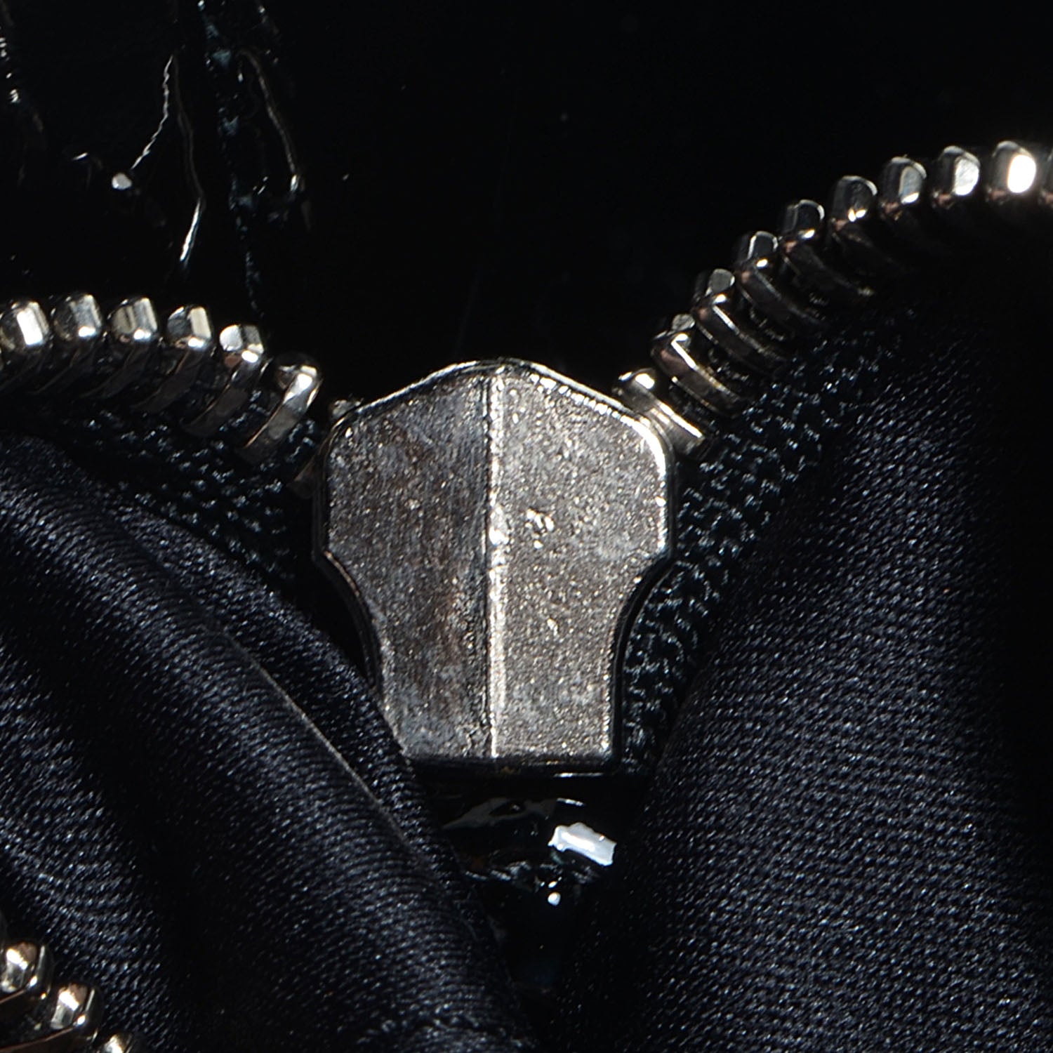 Burberry Patent Quilted Beaton Black 14 of 17