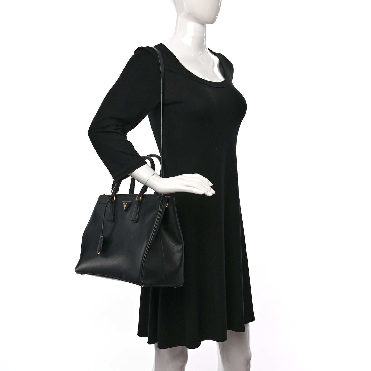 Saffiano Medium Galleria Double Zip Tote Black