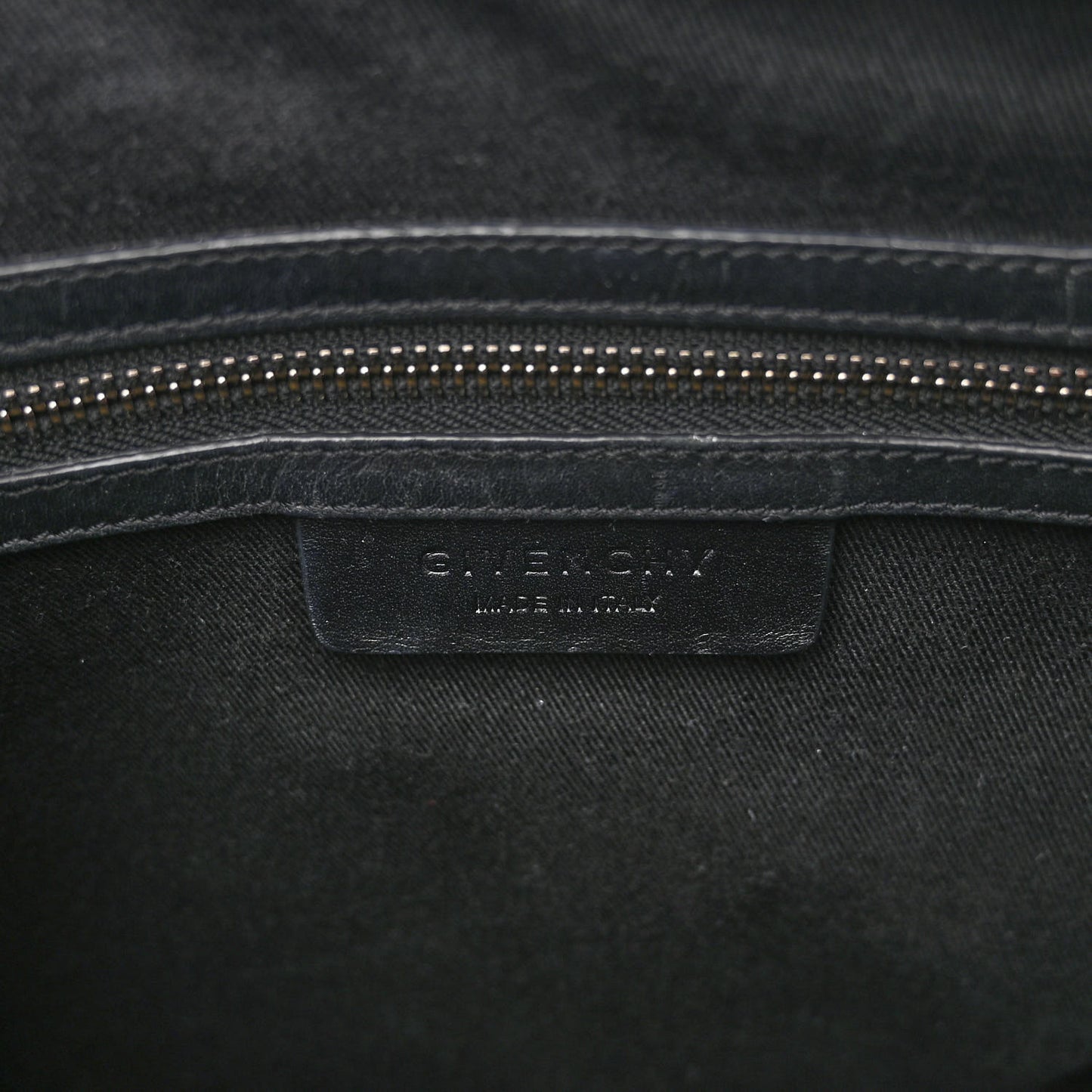 Shiny Lord Calfskin Medium Antigona Black
