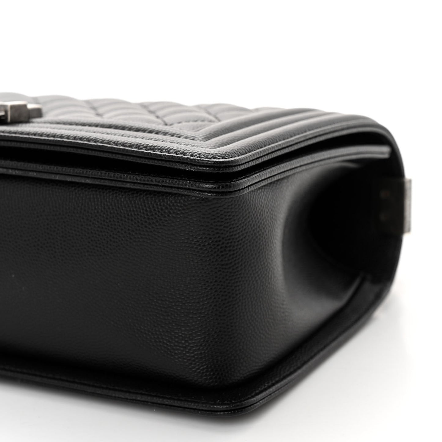 Caviar Quilted Medium Boy Flap Black