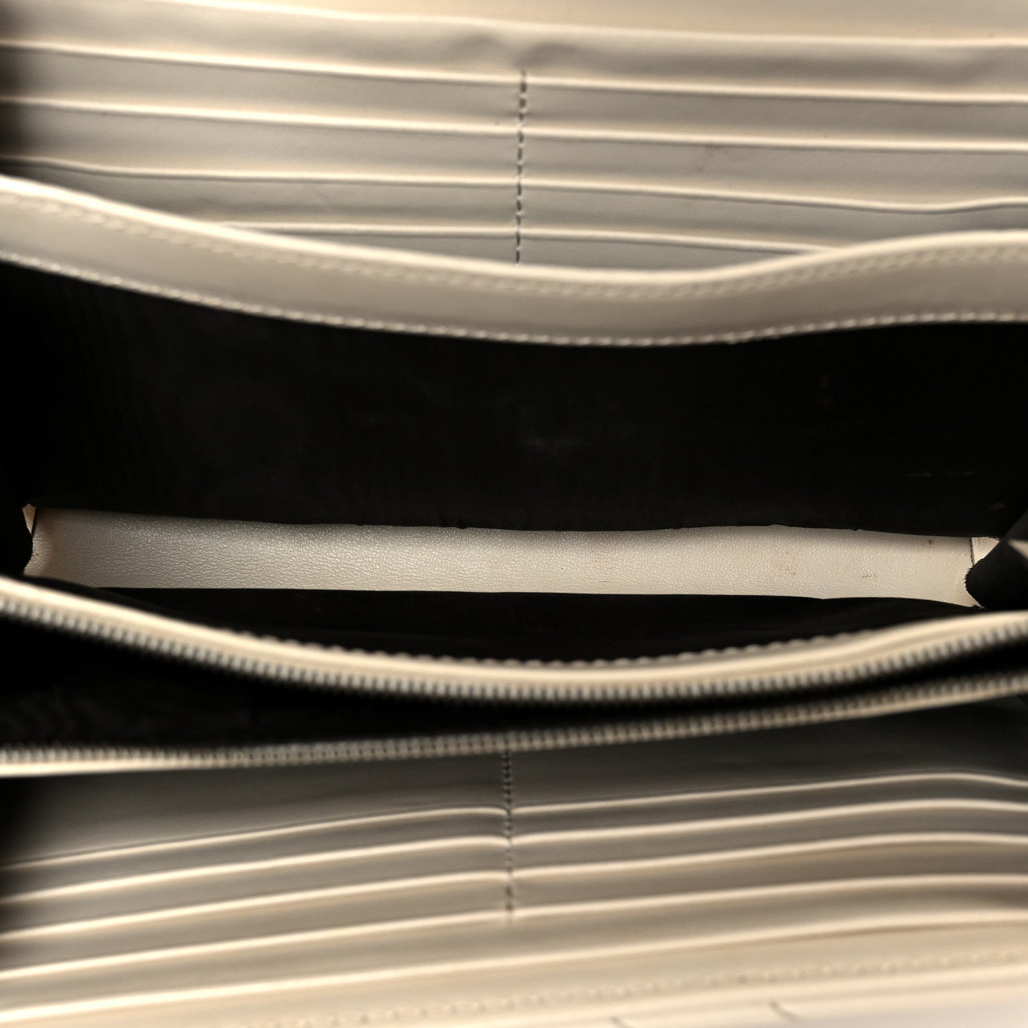 Gucci Calfskin Matelasse GG Marmont Chain Wallet Mystic White 4 of 10