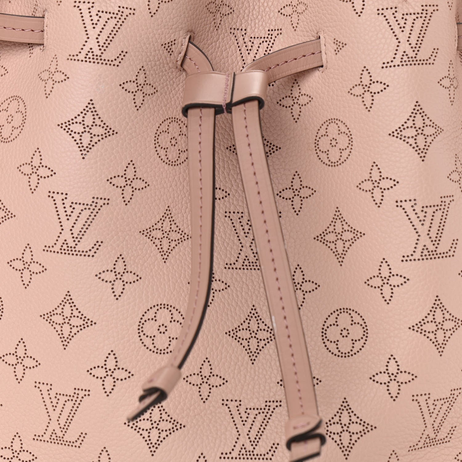 Louis Vuitton Mahina Girolata Magnolia 9 of 15