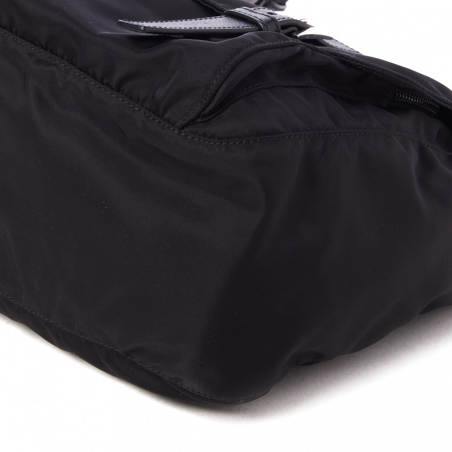 Tessuto Nylon Saffiano Vela Messenger Bag Black
