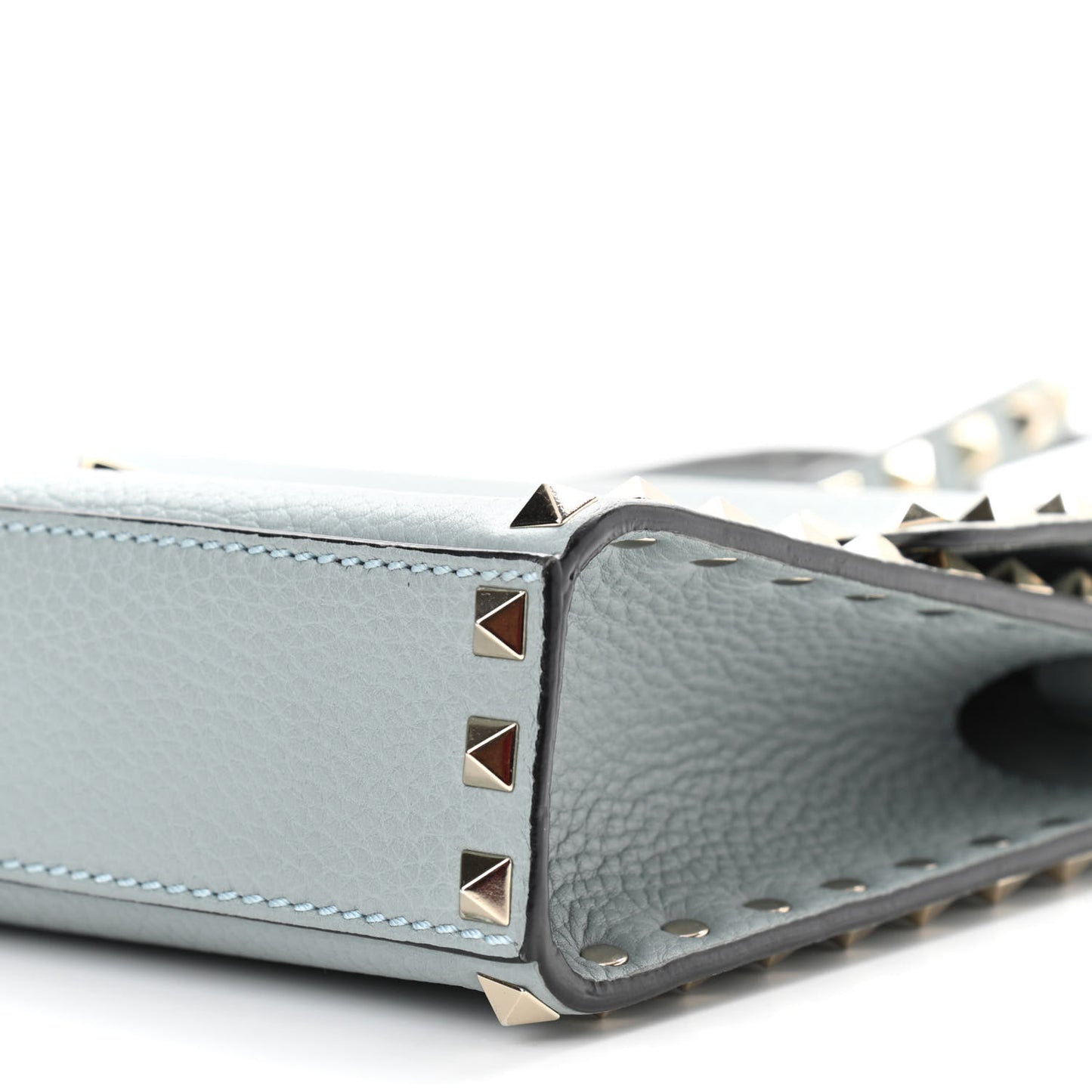 Pebbled Calfskin Medium Rockstud Flip Lock Crossbody Bag Nube