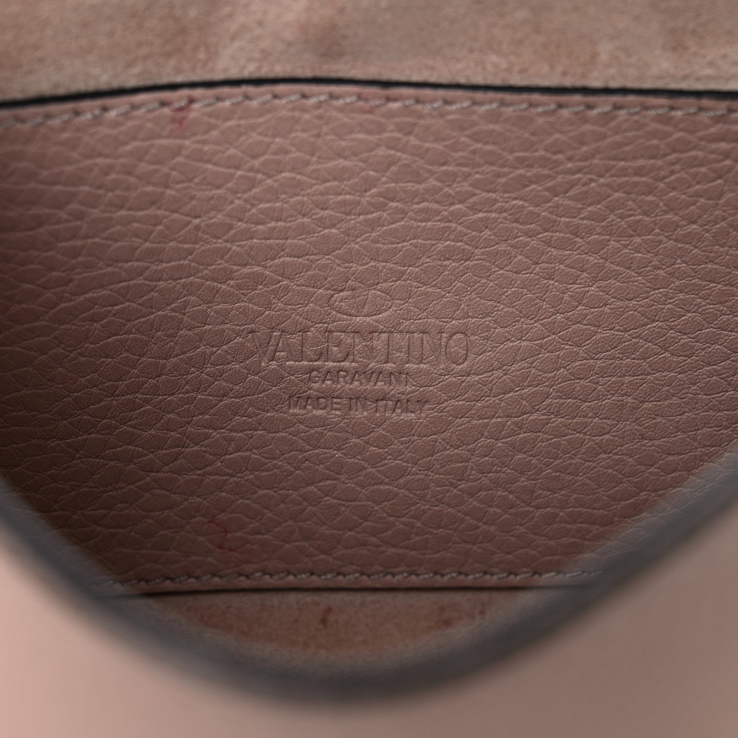 Pebbled Calfskin Medium Rockstud Flip Lock Crossbody Bag Poudre