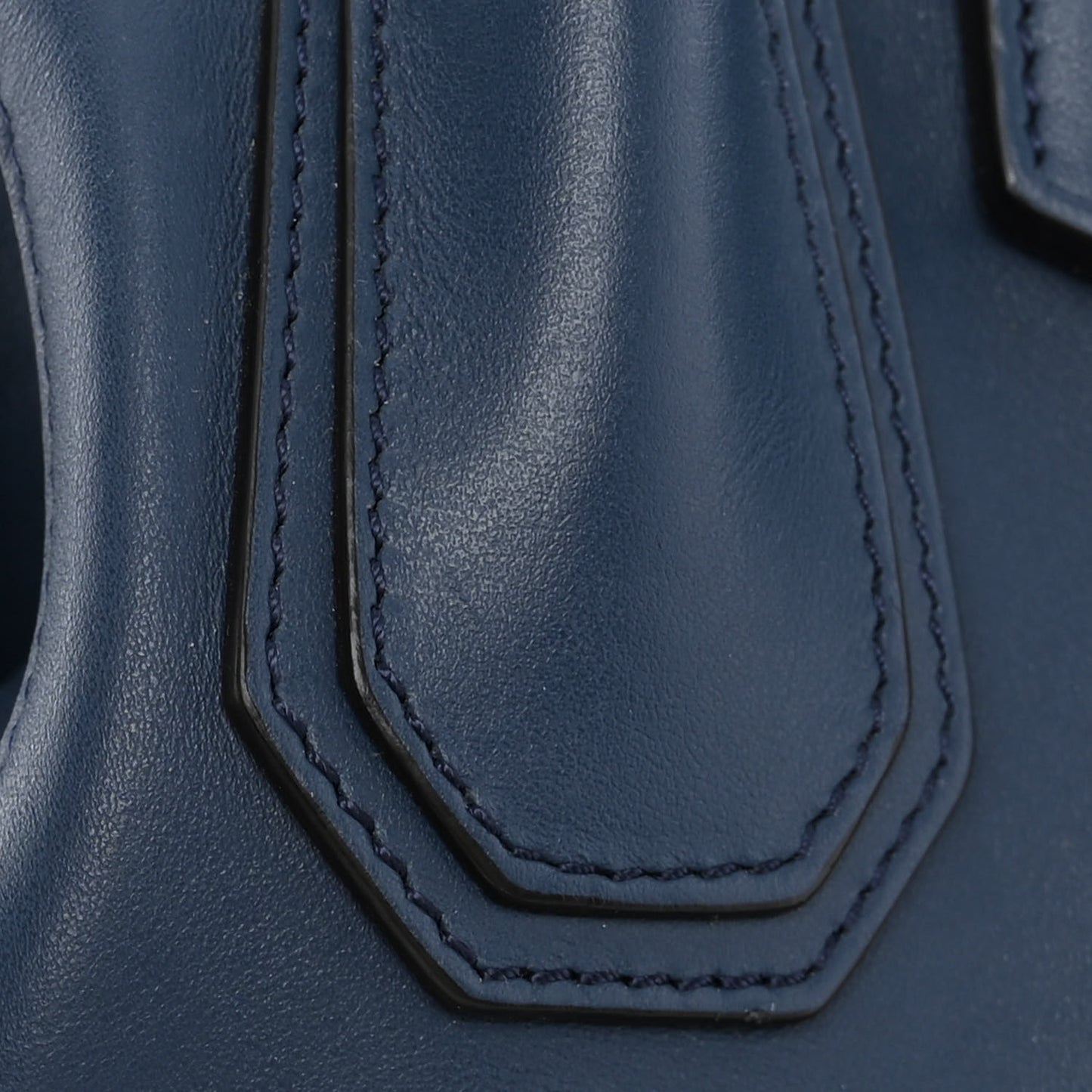 Smooth Calfskin Medium Soft Antigona Midnight