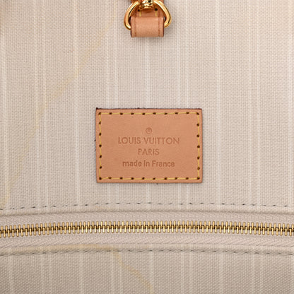 Louis Vuitton Monogram Giant By The Pool OnTheGo GM Brume 6 of 14