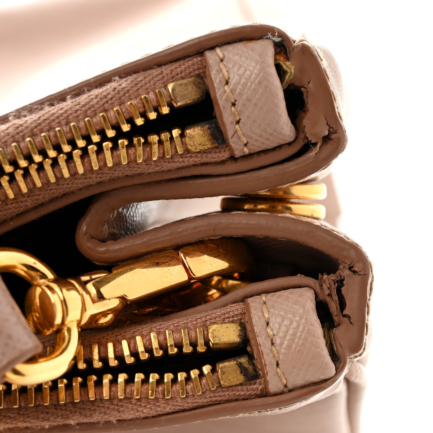 Saffiano Medium Galleria Double Zip Tote Cammeo