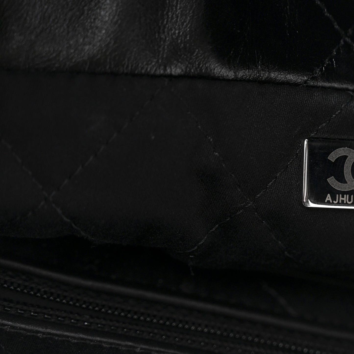 Shiny Calfskin Quilted Chanel 22 Black
